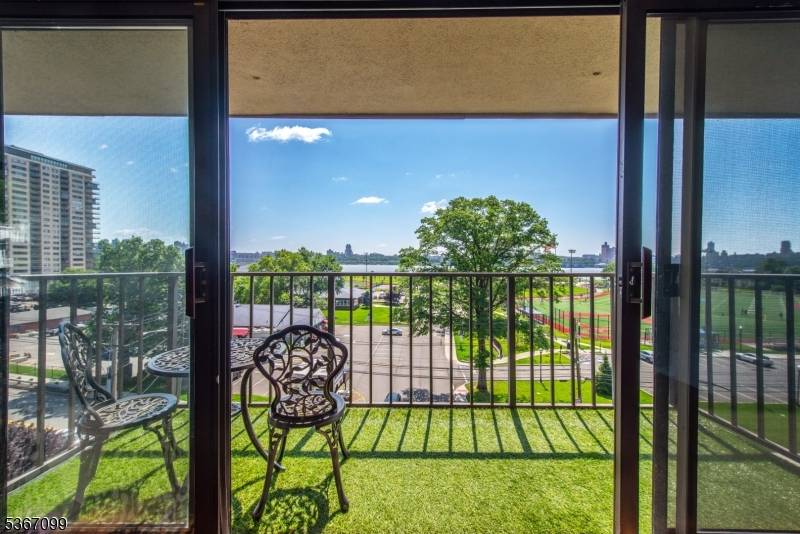 Edgewater Boro, NJ 07020,1150 River Road #PHJ