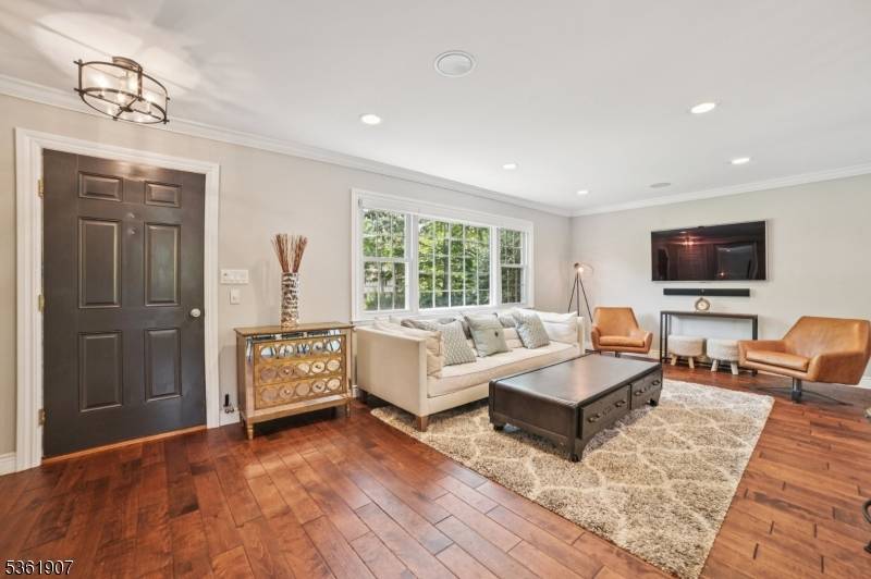 Livingston Twp., NJ 07039,24 Brookside Pl