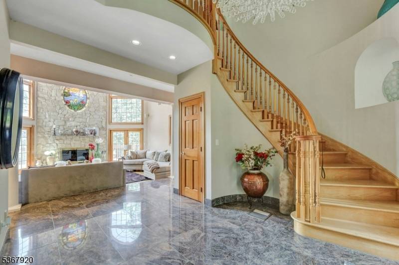 Wayne Twp., NJ 07470,4 Vizcaya Ct