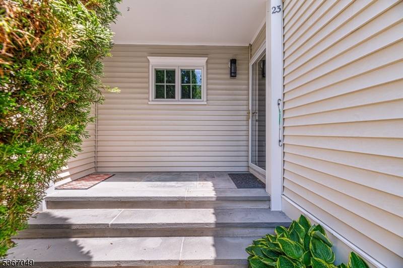Mendham Boro, NJ 07945,23 Aberdeen Dr
