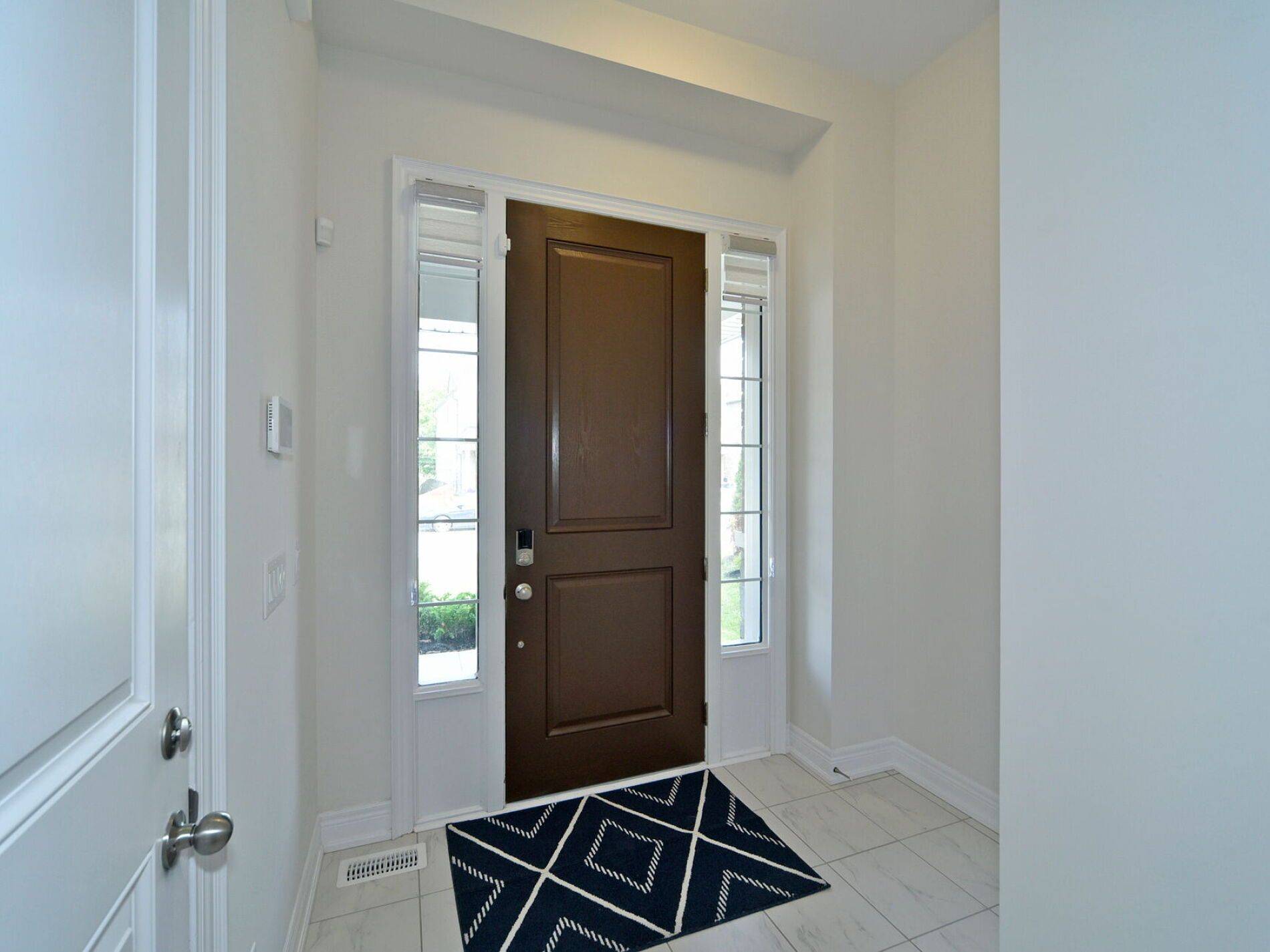 Whitby, ON L1P 0P2,92 Deer Ridge CRES
