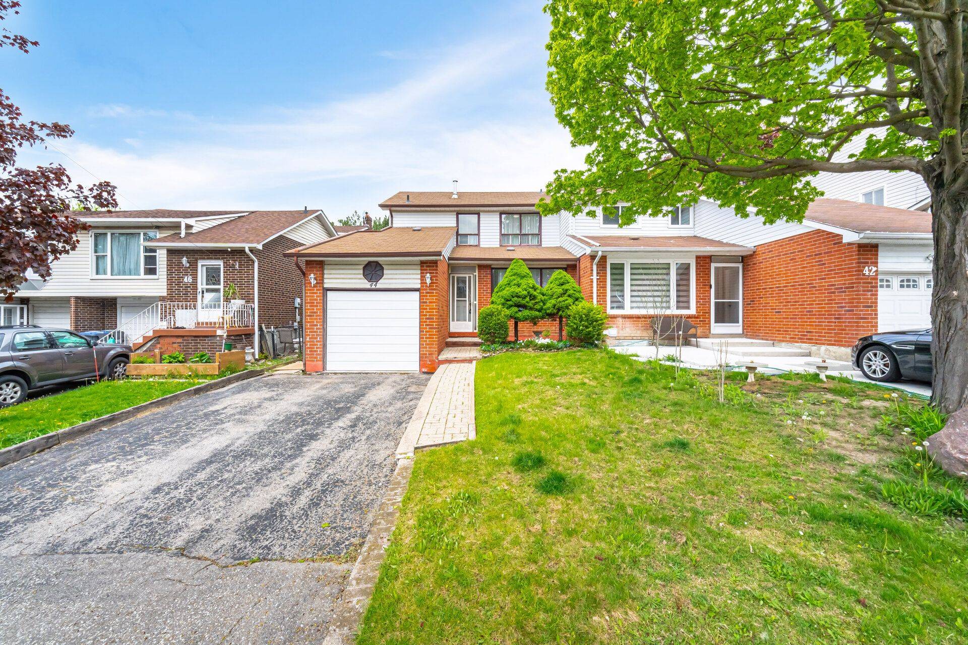 Brampton, ON L6Z 1J3,44 Courtleigh SQ