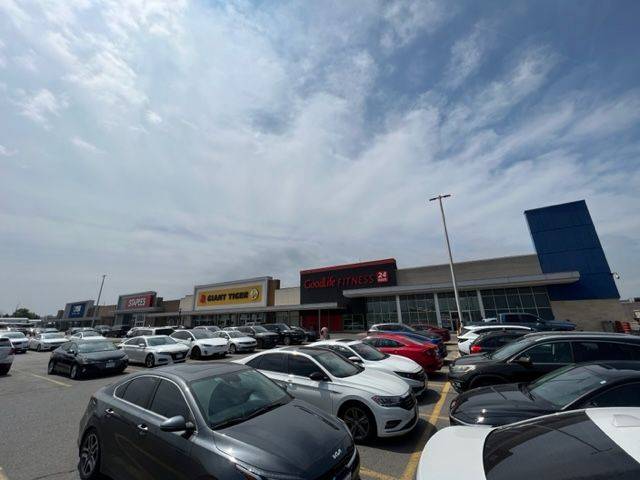 Brampton, ON L6Y 1N7,499 Main ST S #64/65