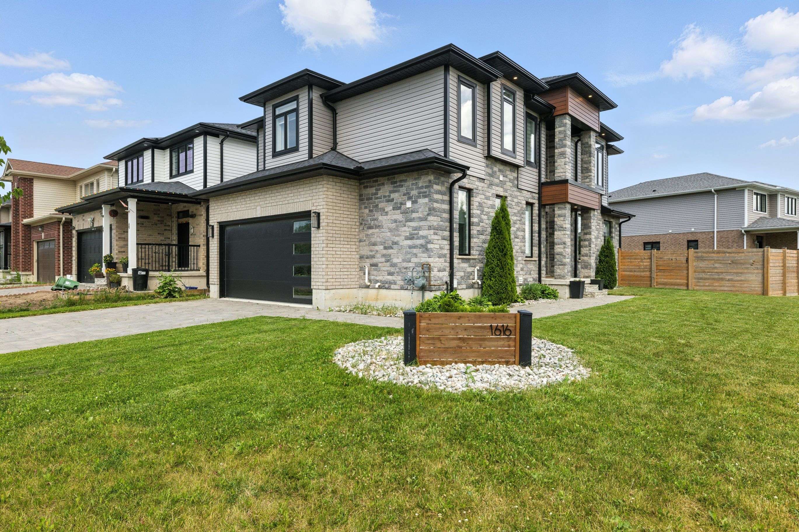 London North, ON N6G 0Y1,1616 Henrica AVE