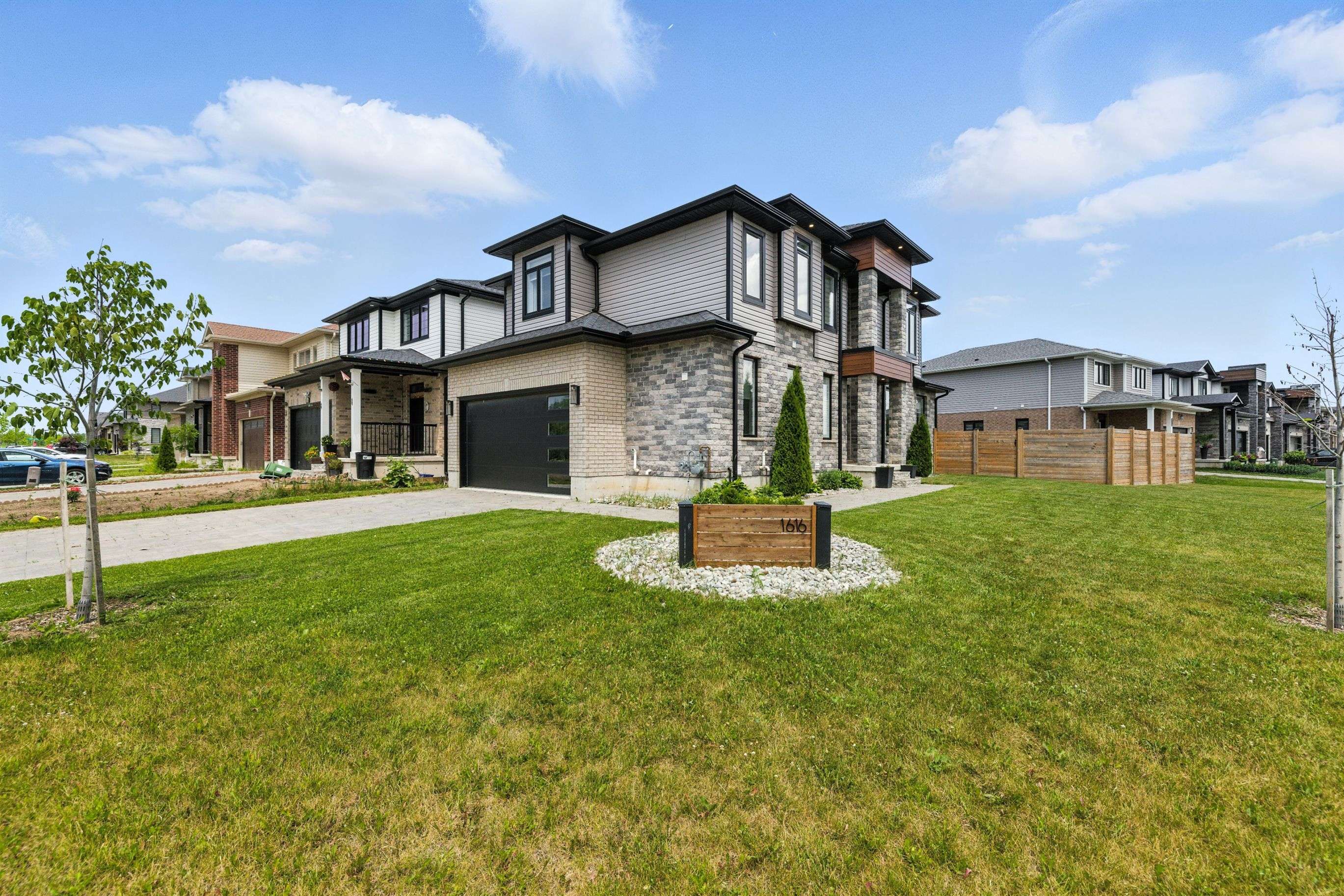 London North, ON N6G 0Y1,1616 Henrica AVE