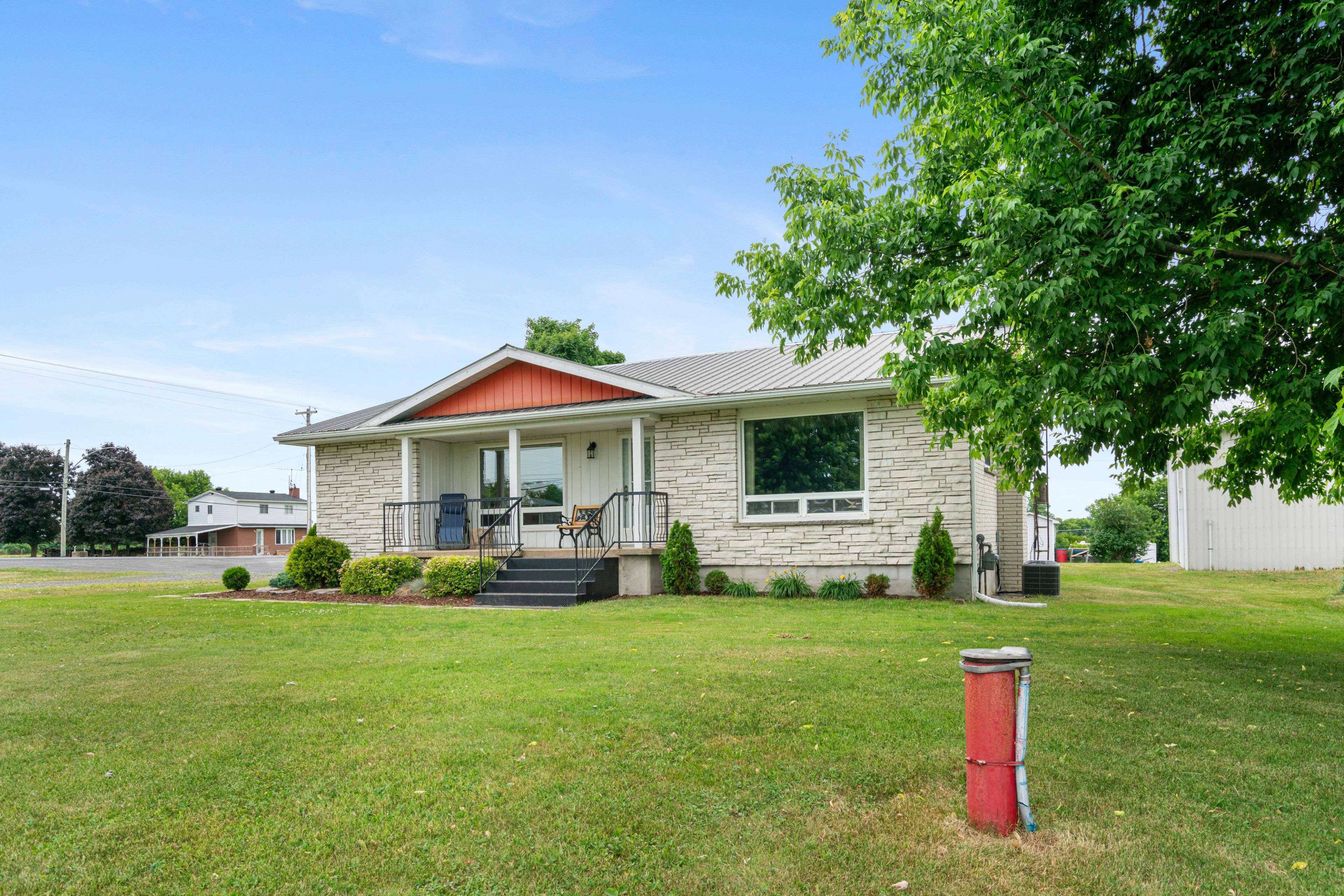North Glengarry, ON K0C 1A0,20330 Lochiel RD