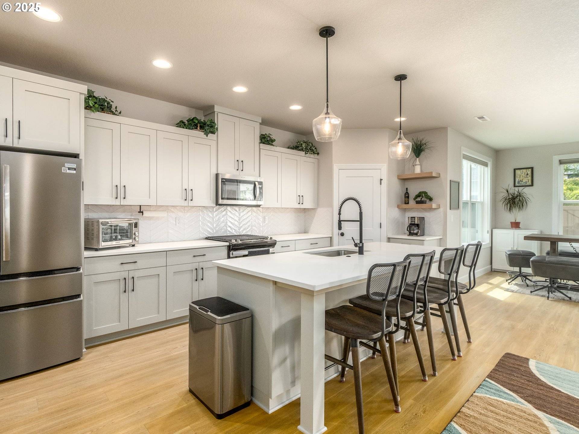 Canby, OR 97013,853 NE 17TH AVE