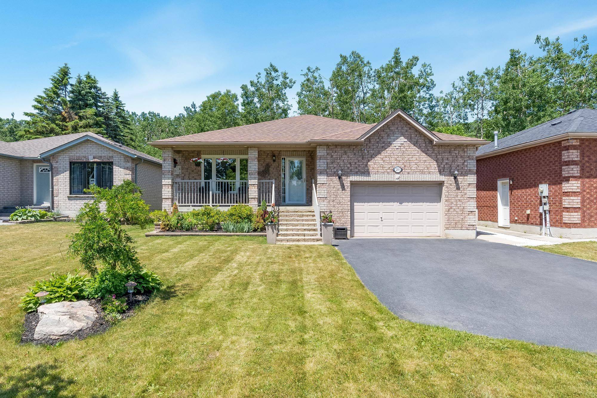 Barrie, ON L4N 9X4,290 Edgehill DR