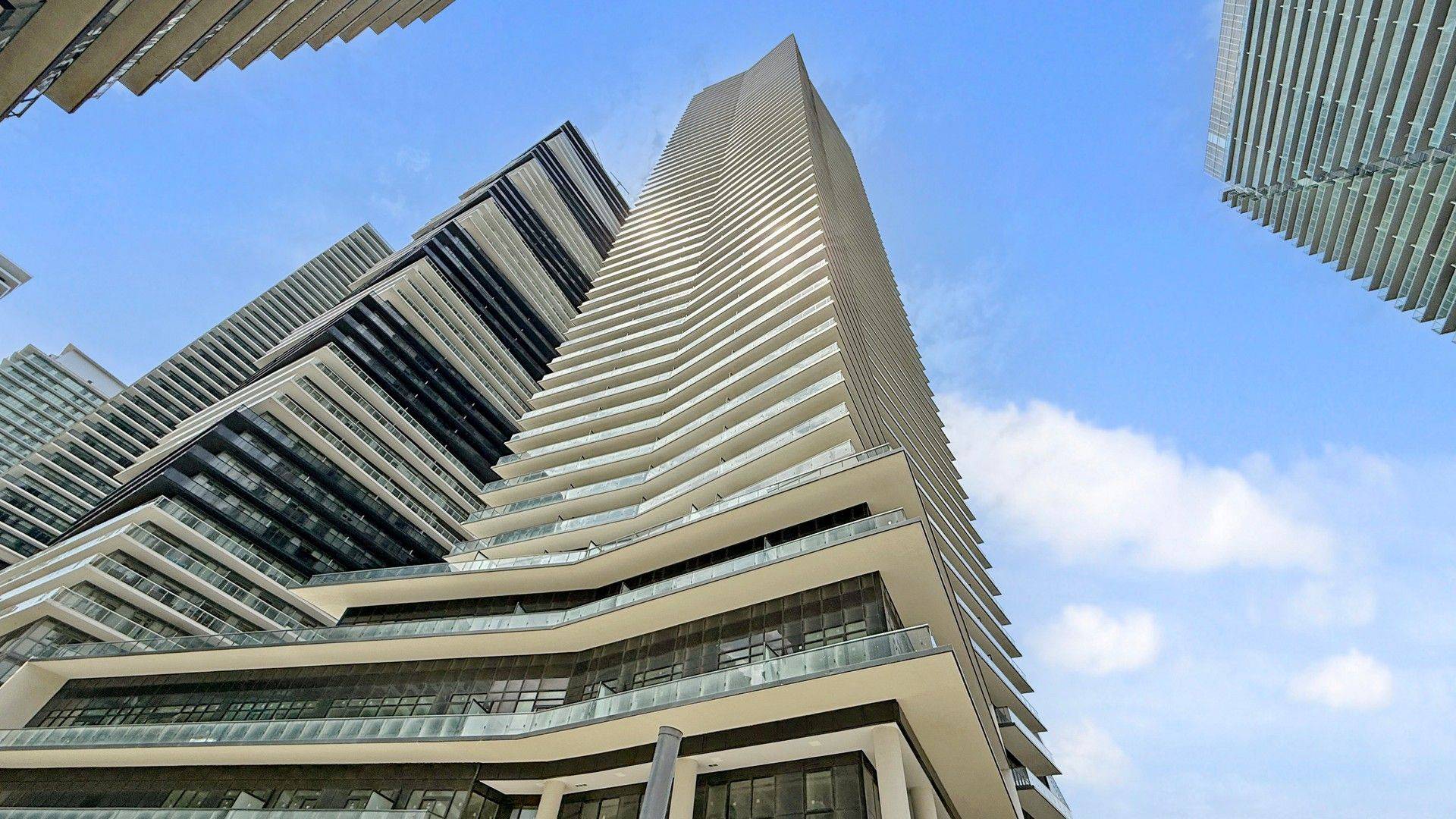 Toronto W06, ON M8V 0G9,38 Annie Craig DR #4807