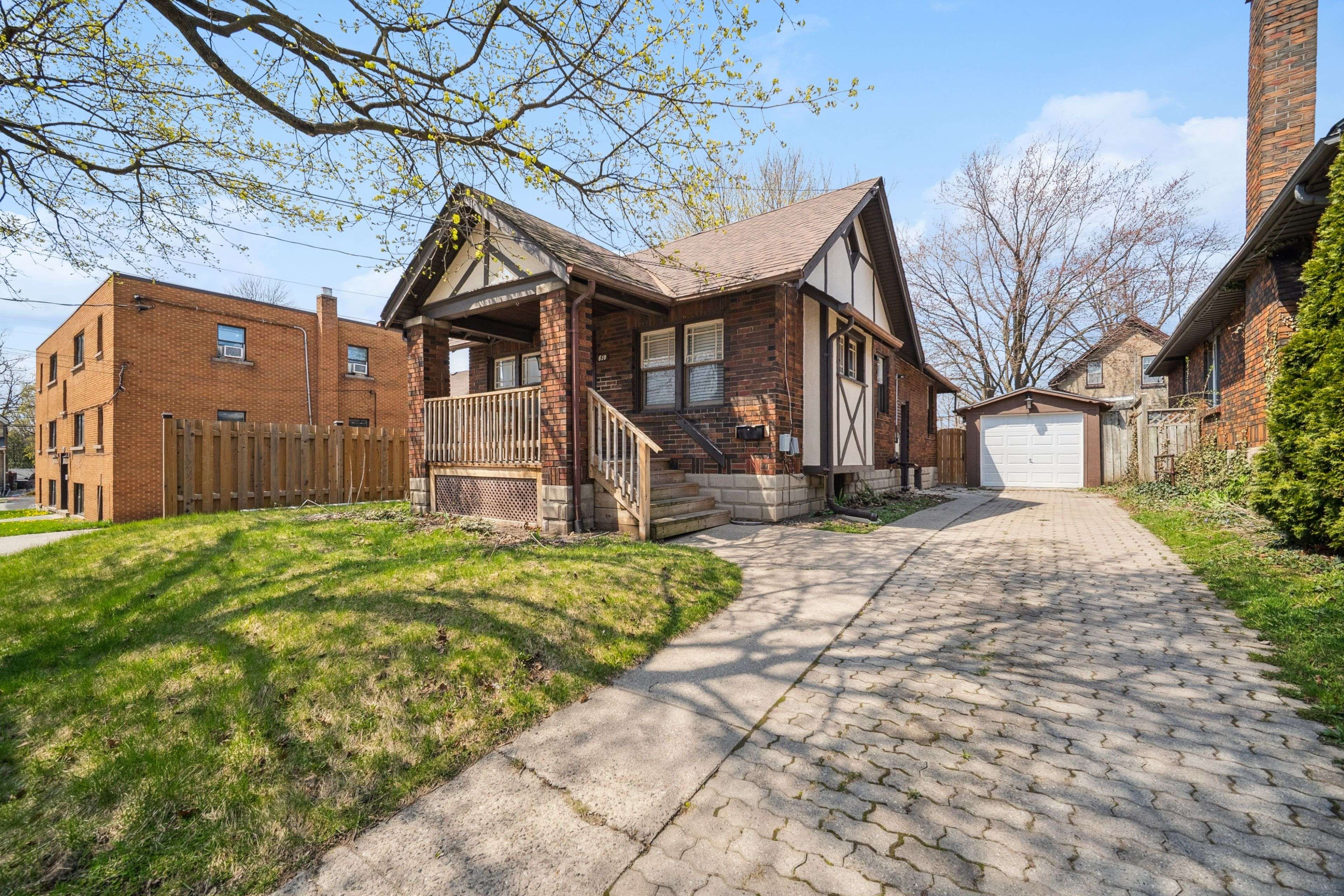 London East, ON N5Y 3R7,610 Wallace ST