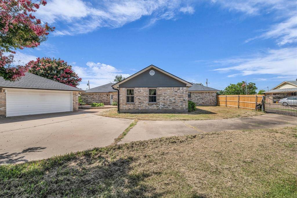 Mcgregor, TX 76657,840 Harris Creek Road