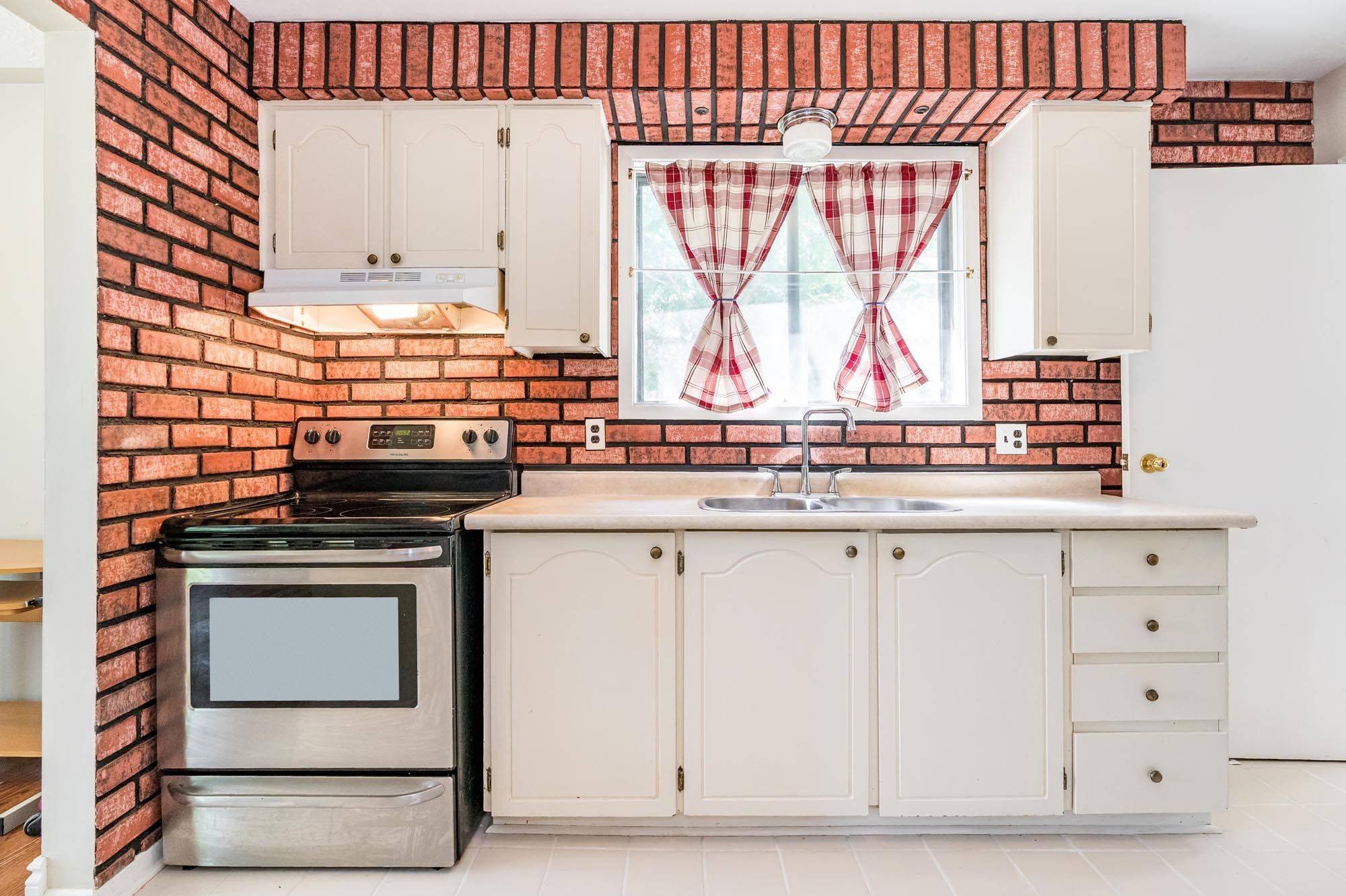Midland, ON L4R 4P5,1059 Glen Mhor CRES