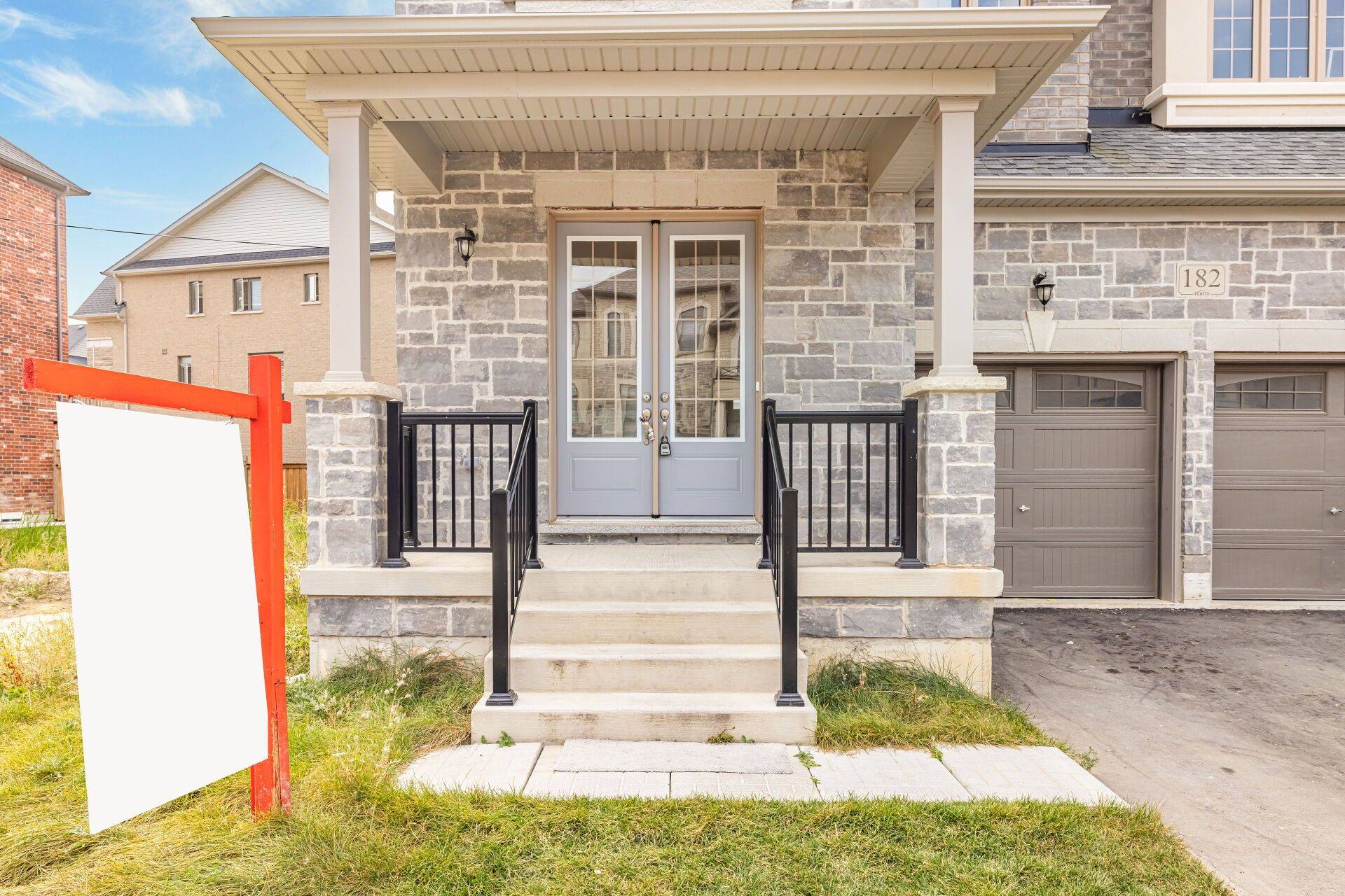Brampton, ON L7A 0G4,182 Thornbush BLVD