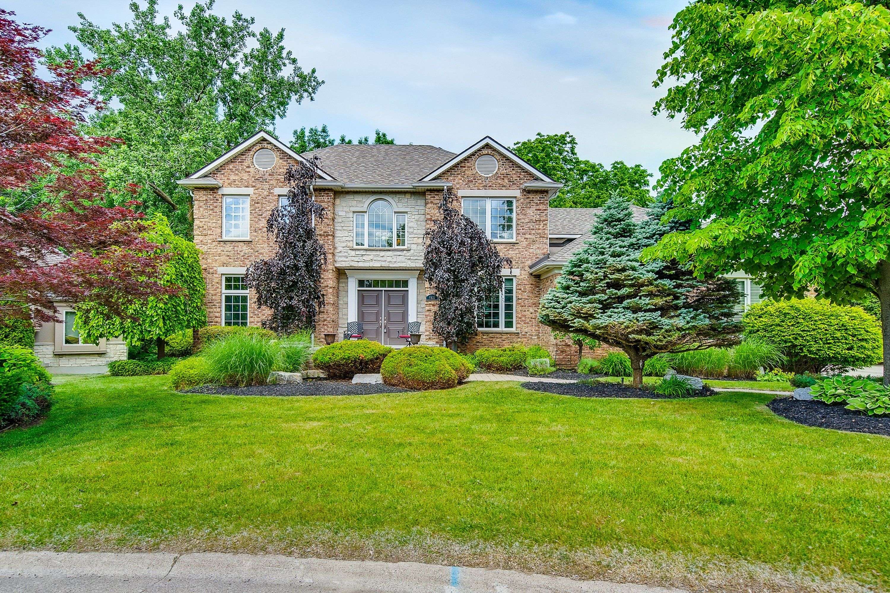 Niagara Falls, ON L2J 4K7,6431 Rockcliffe EST