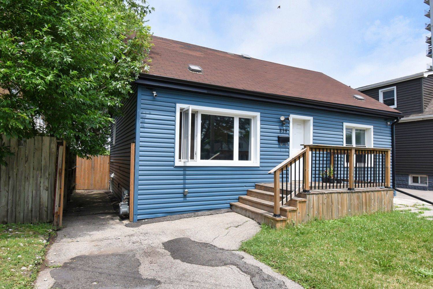 Hamilton, ON L8H 2K6,339 Melvin AVE