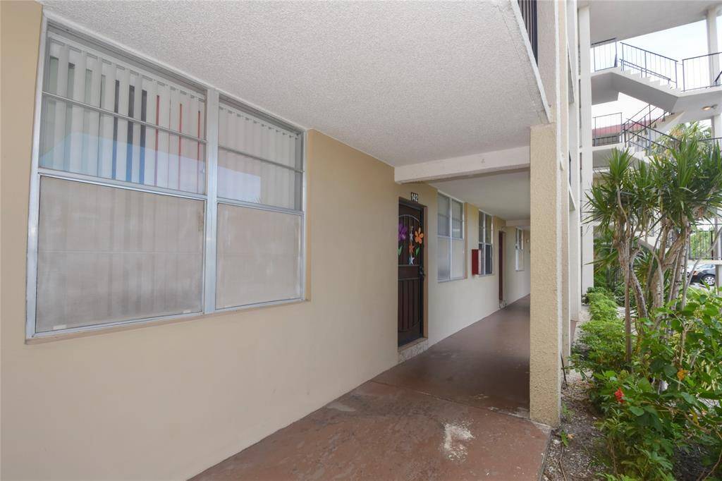 Lauderdale Lakes, FL 33313,[StreetName,UnitNumber,StreetNumber,StreetDirPrefix]