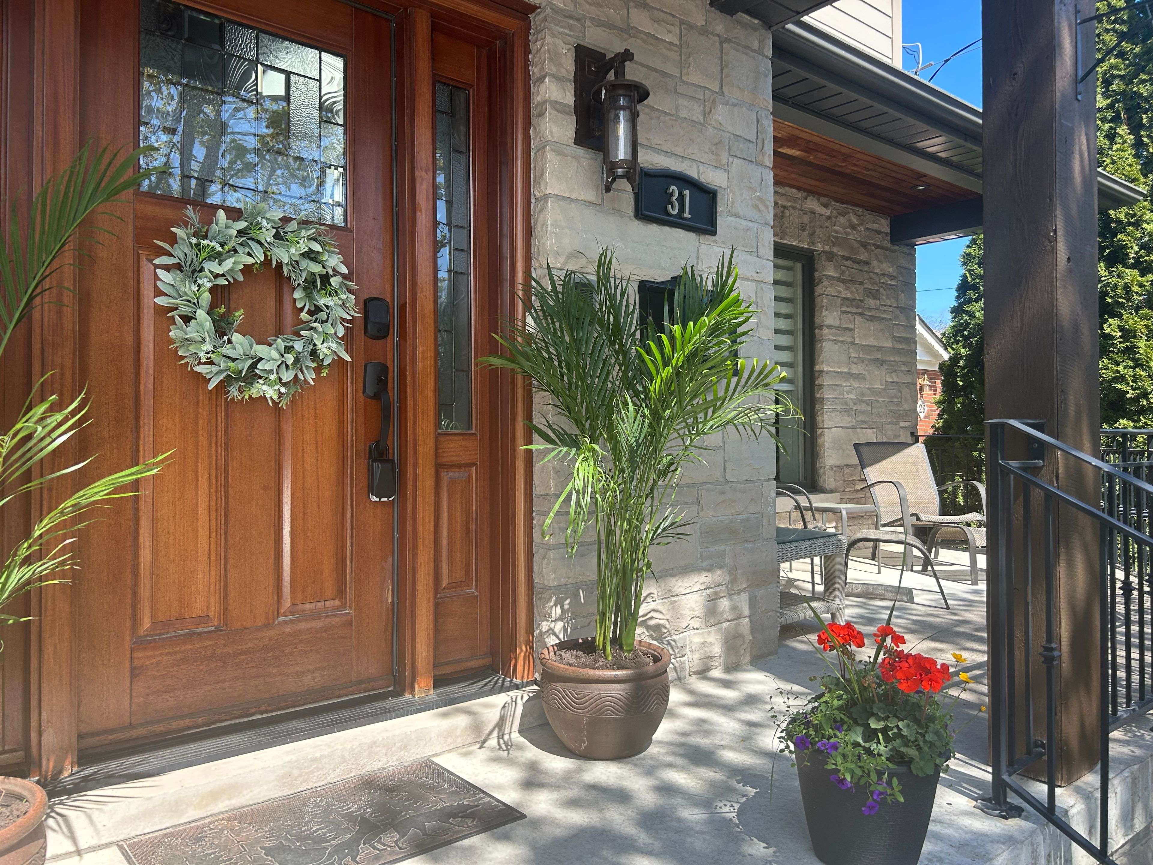 Mississauga, ON L5H 2R9,31 Maple AVE N