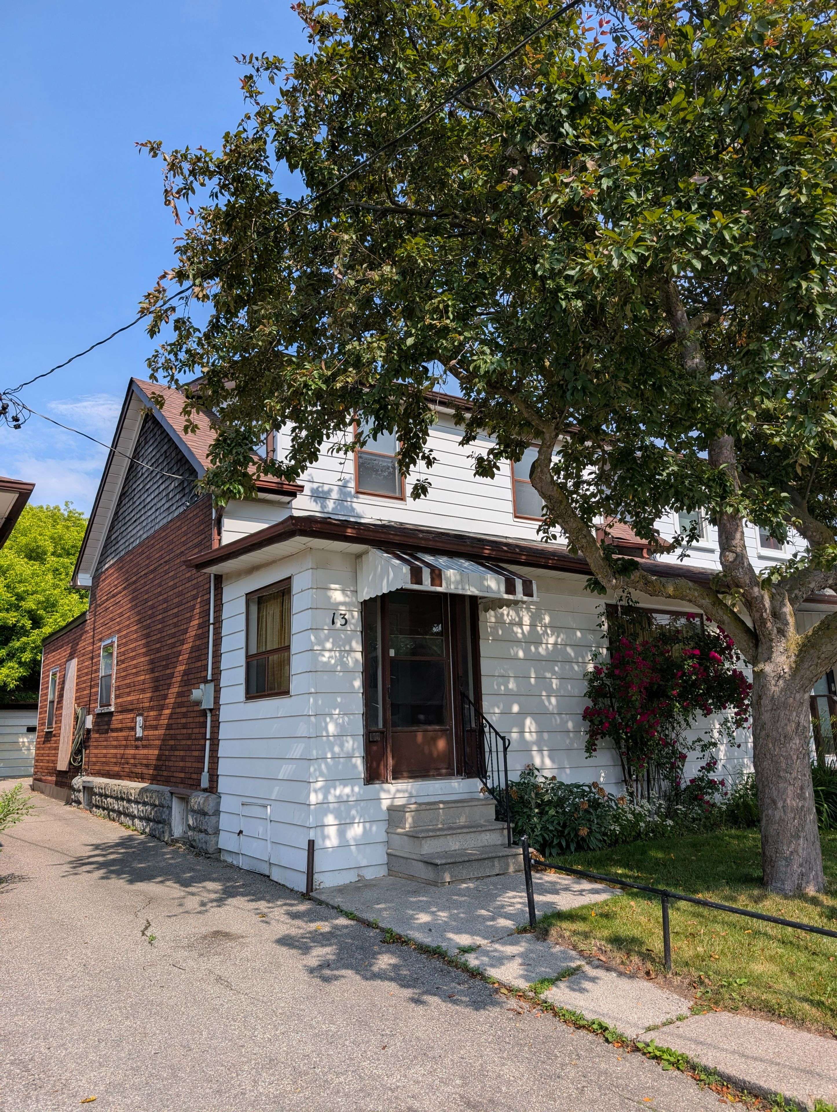 Toronto W06, ON M8V 3J3,13 Fifteenth ST
