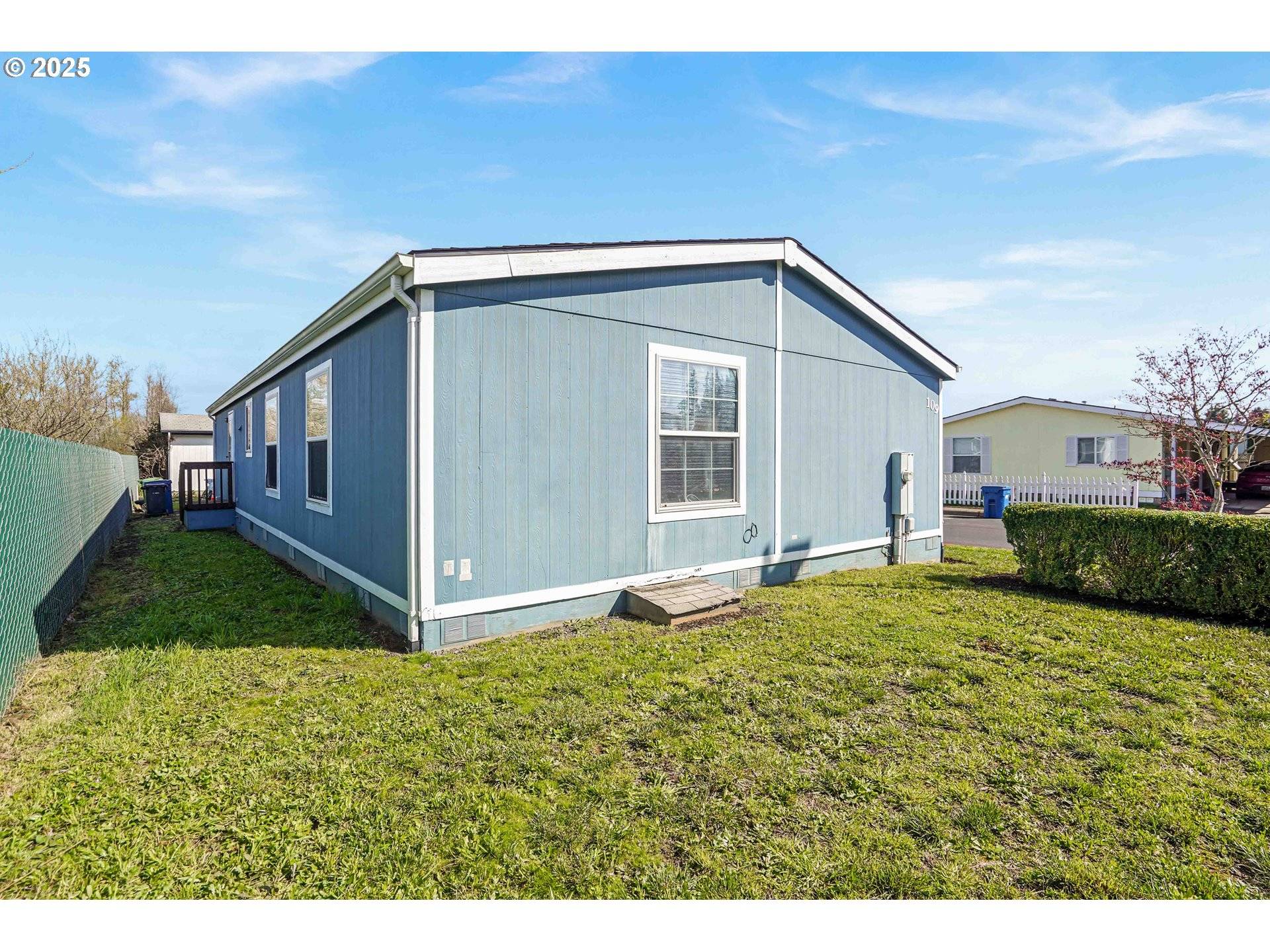 Silverton, OR 97381,1015 OAK ST #109