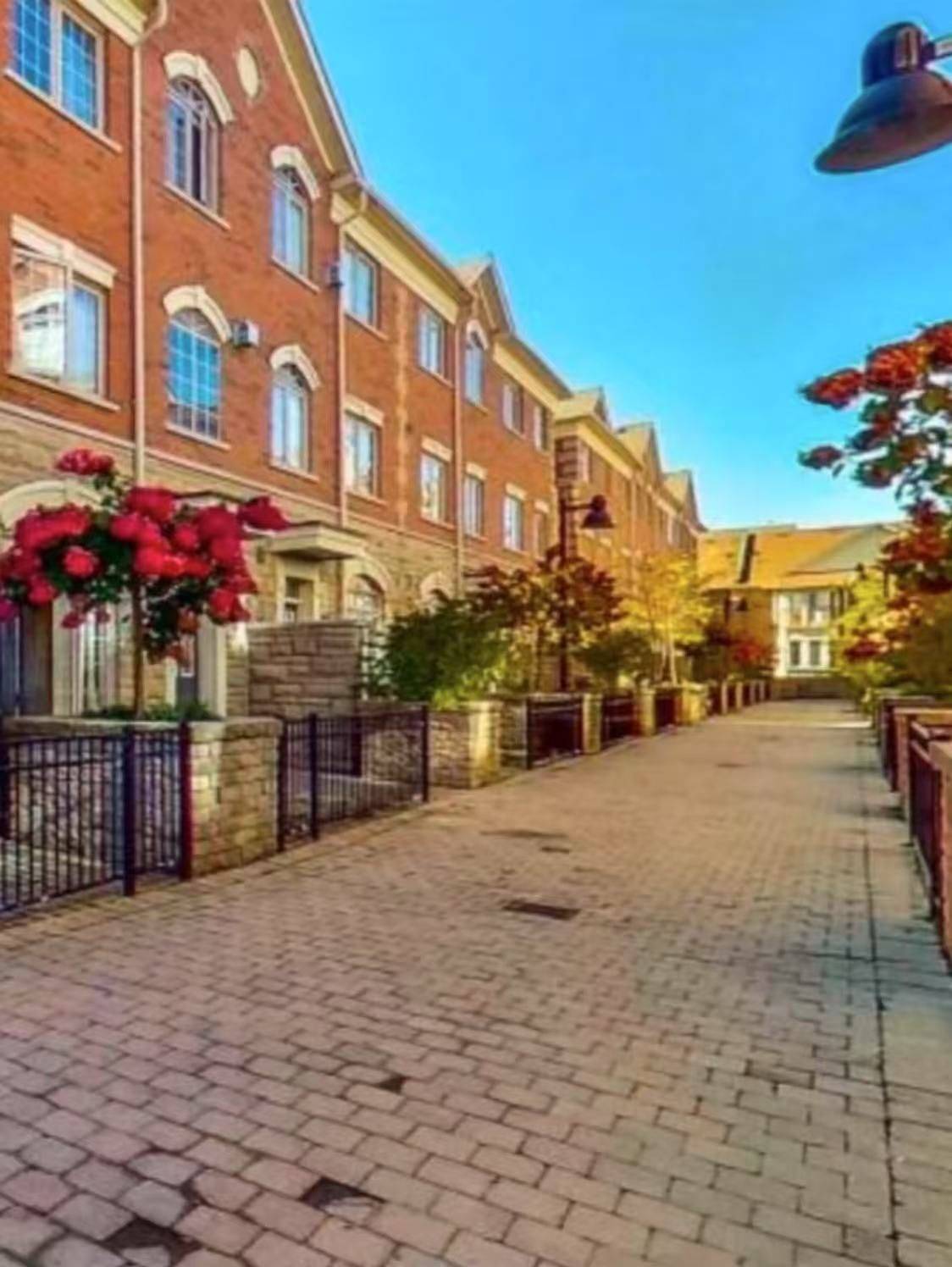 Vaughan, ON L4J 0E3,8 Brighton PL #33