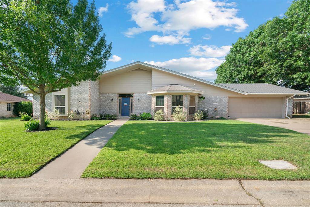 Lindsay, TX 76250,516 Henry Street