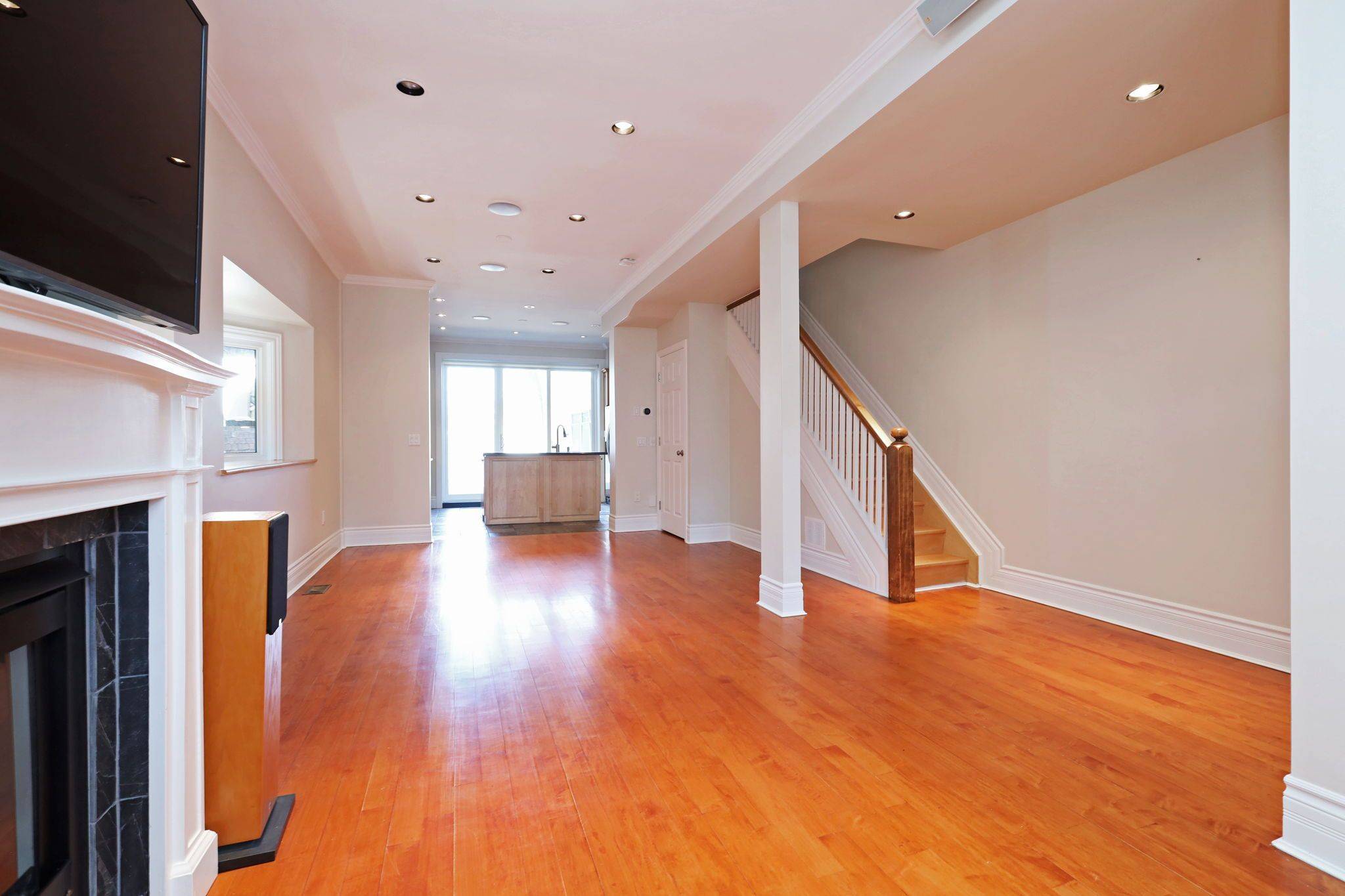 Toronto E01, ON M4K 1M2,28 Garnock AVE #Main