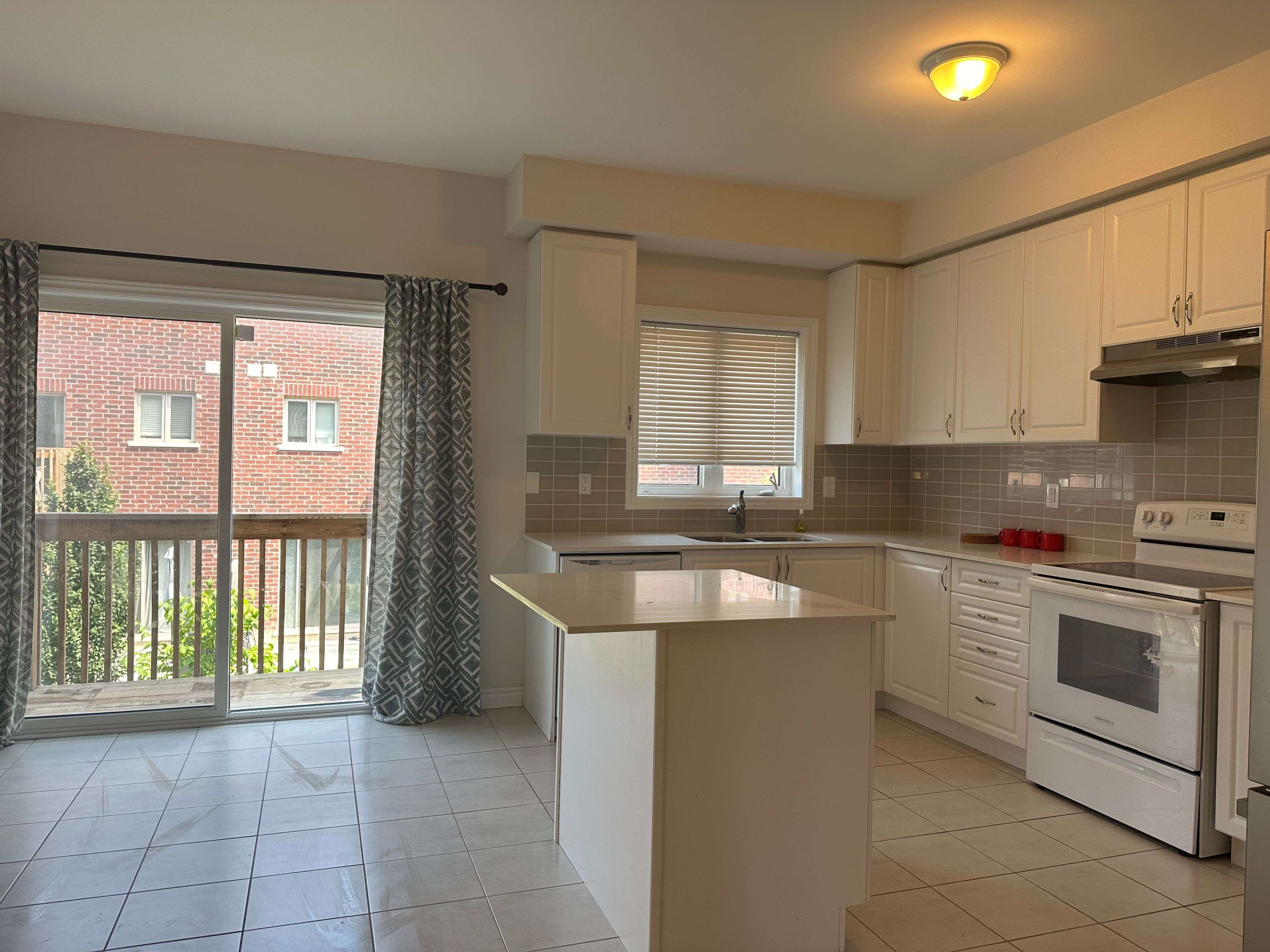 Newmarket, ON L3Y 0C9,112 Gordon CIR