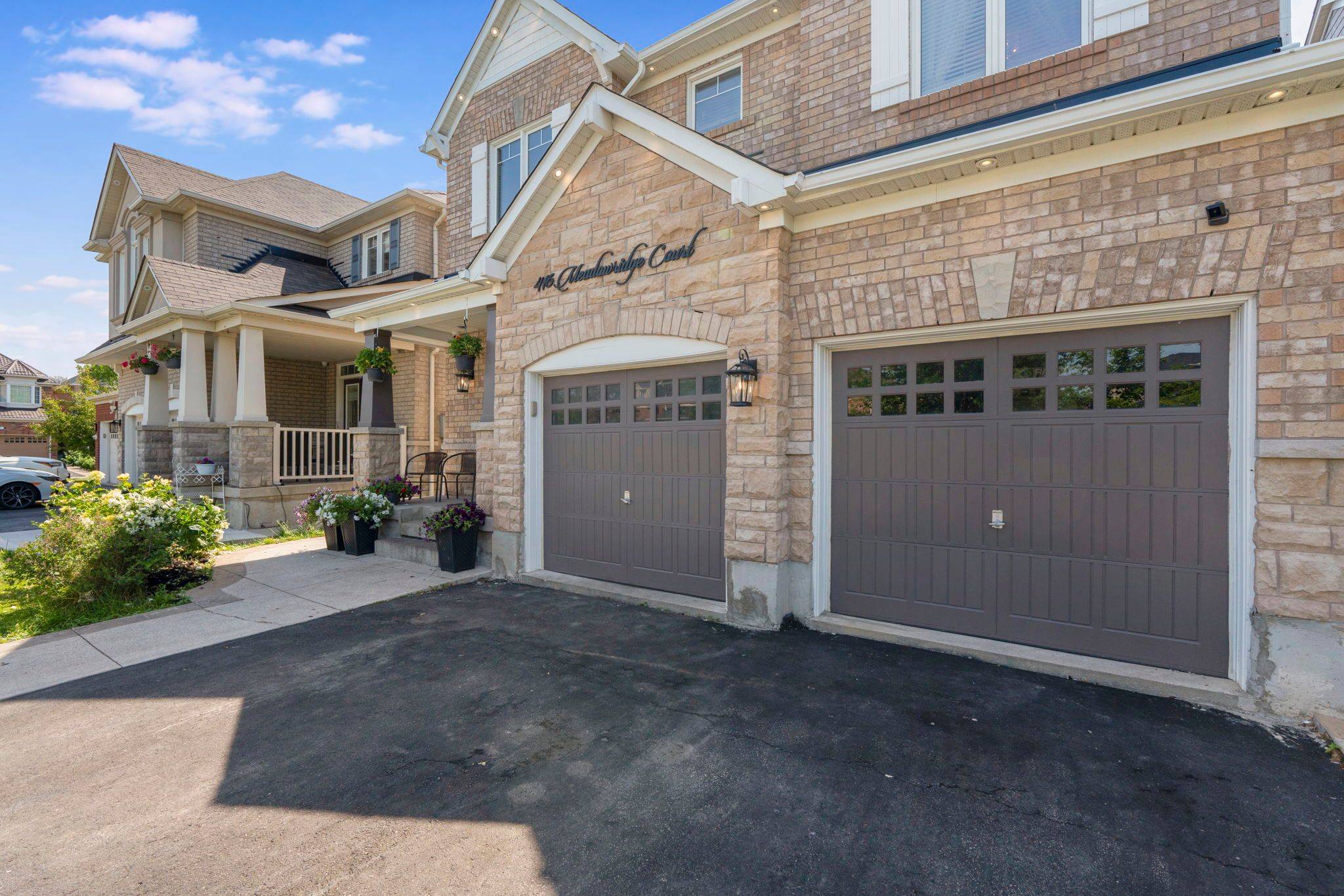 Mississauga, ON L5W 0B6,416 Meadowridge CT