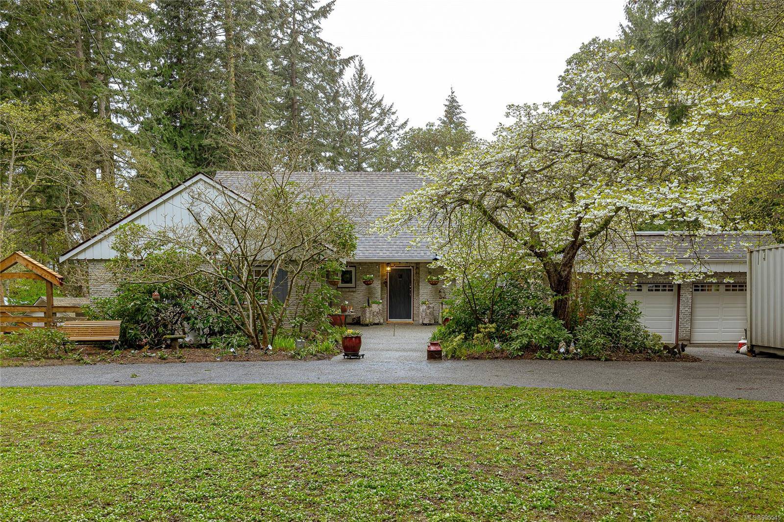 Saanich, BC V8Y 1W4,5182 Santa Clara Ave