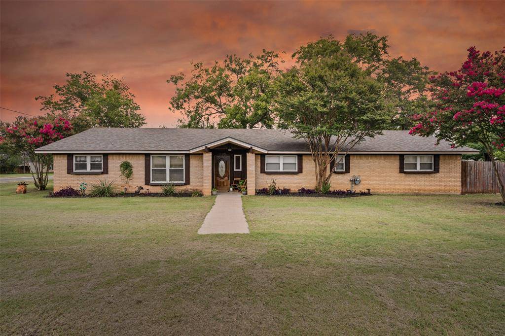 Crawford, TX 76638,225 S Avenue A