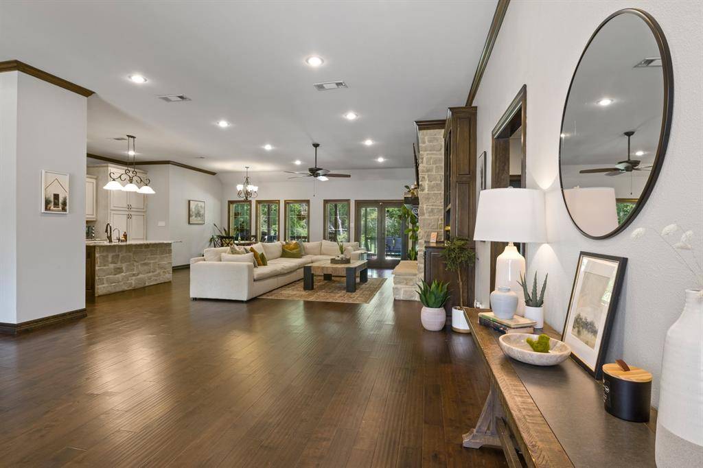 Mount Pleasant, TX 75455,909 Holly Hill