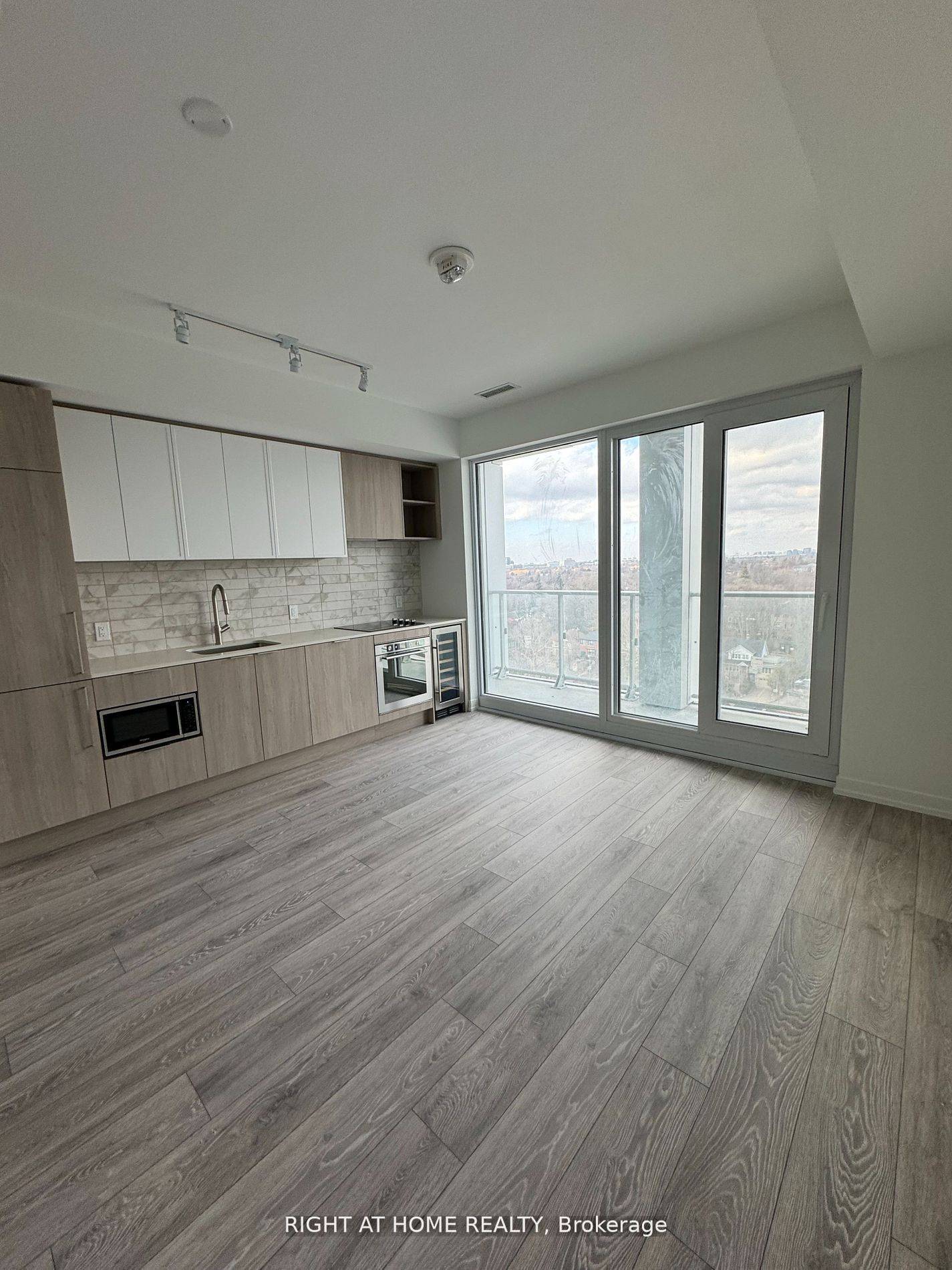 Toronto C03, ON M5P 0A6,2020 Bathurst ST #1512
