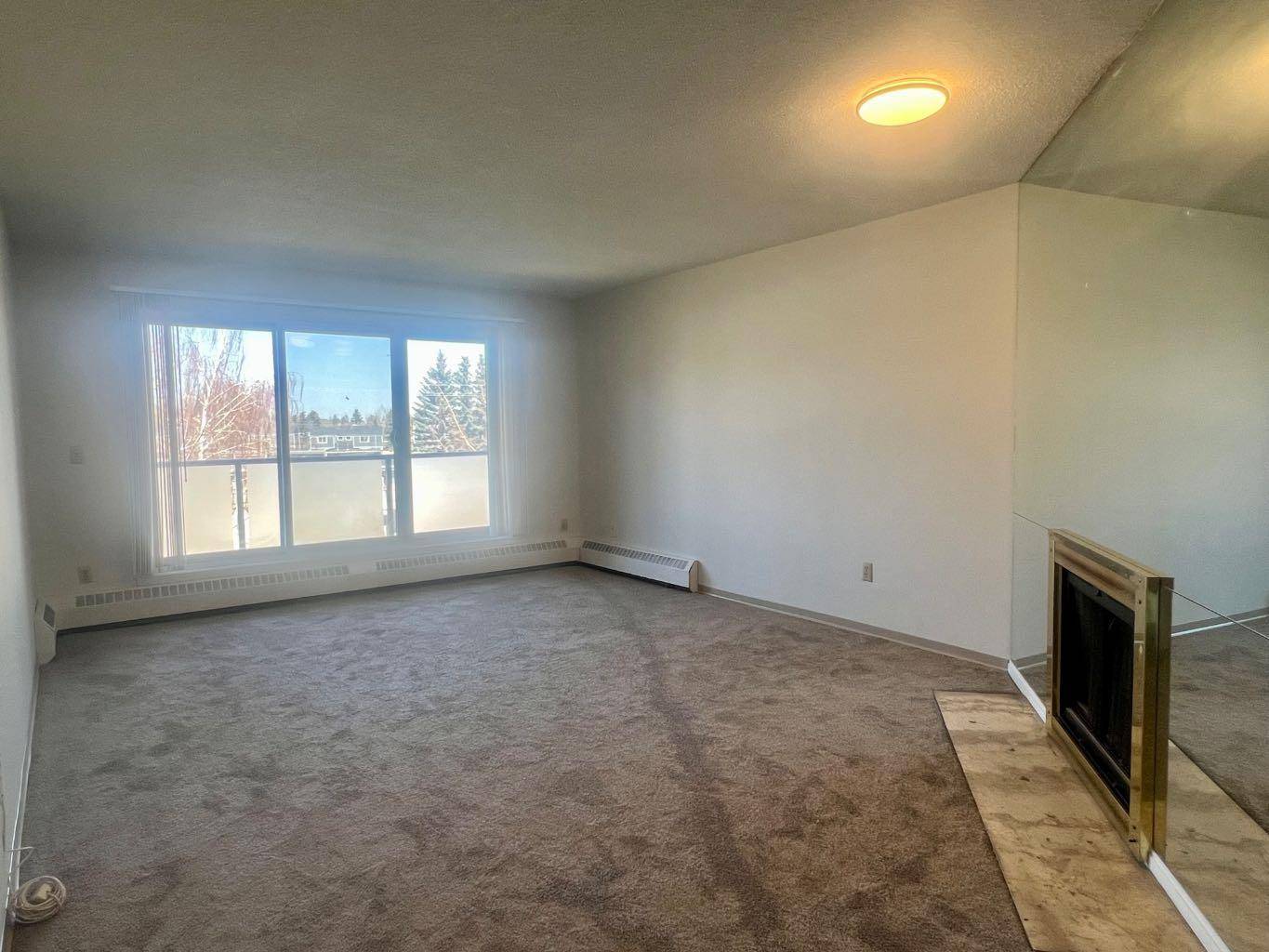 Calgary, AB T2K 5W9,333 Garry CRES NE #316