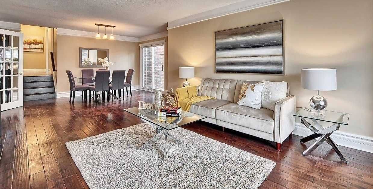 Newmarket, ON L3Y 5T4,44 Rutledge AVE
