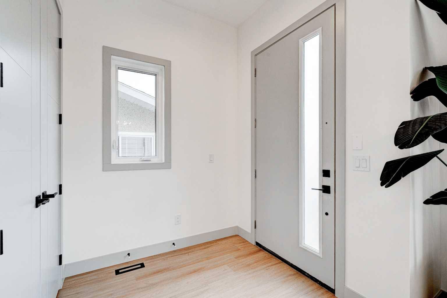 Calgary, AB T3B 2P8,4615 82 ST NW