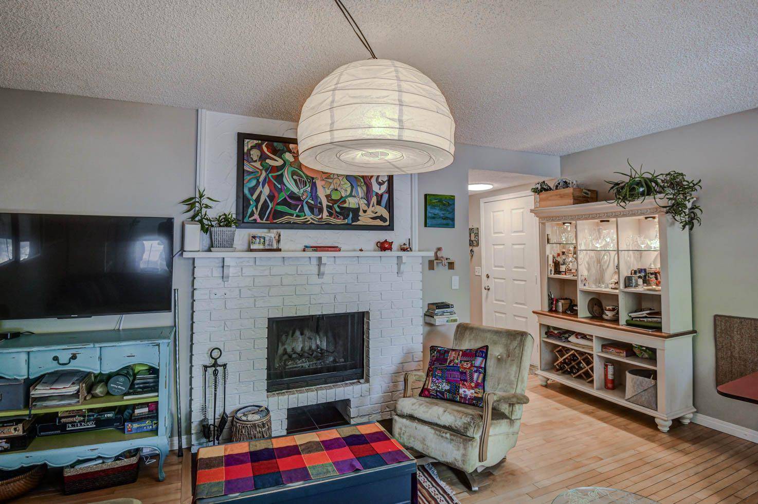 Calgary, AB T2T 4E7,2308 16 ST SW #103