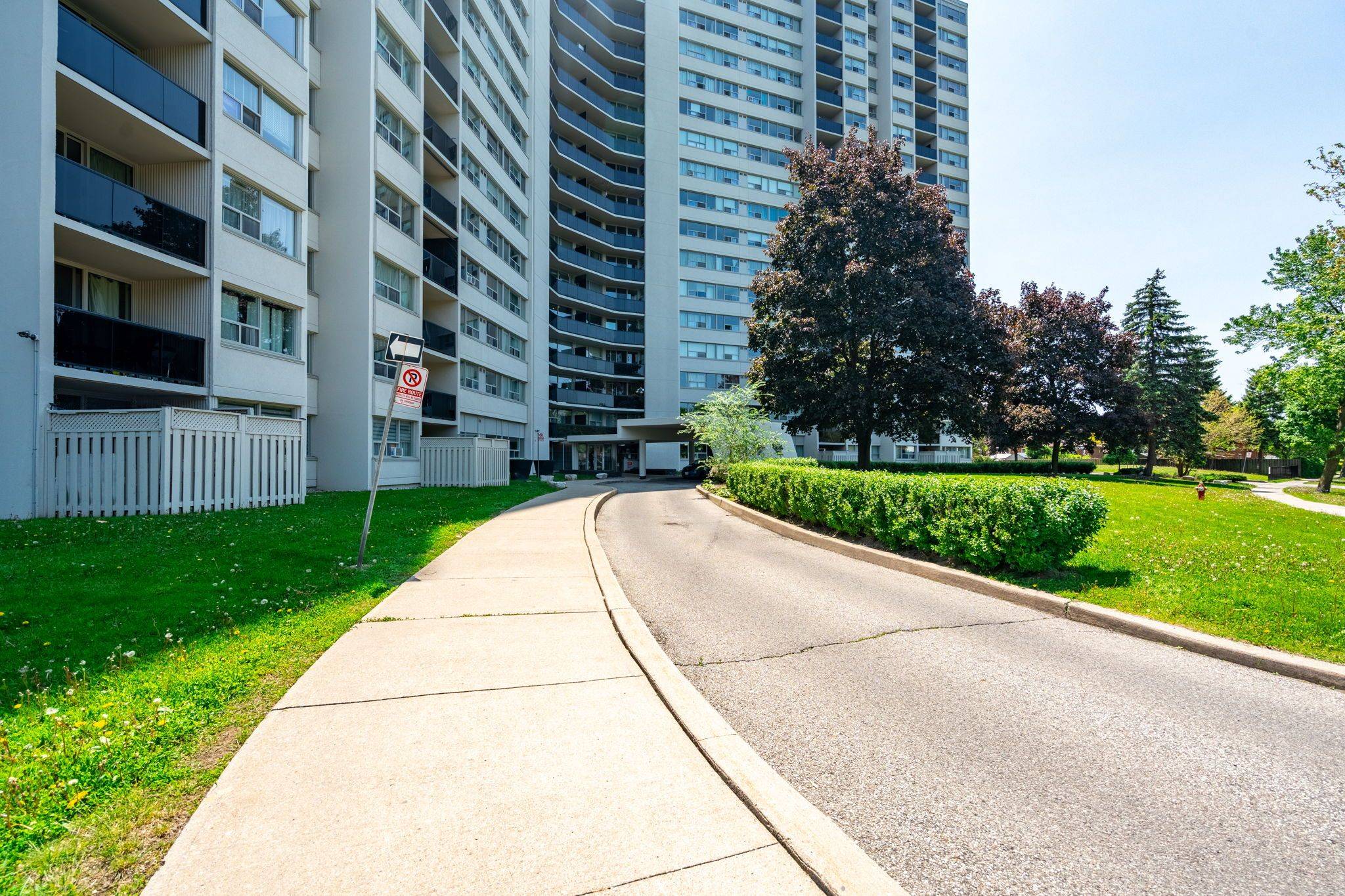 Mississauga, ON L5A 3T2,530 Lolita GDNS #1211