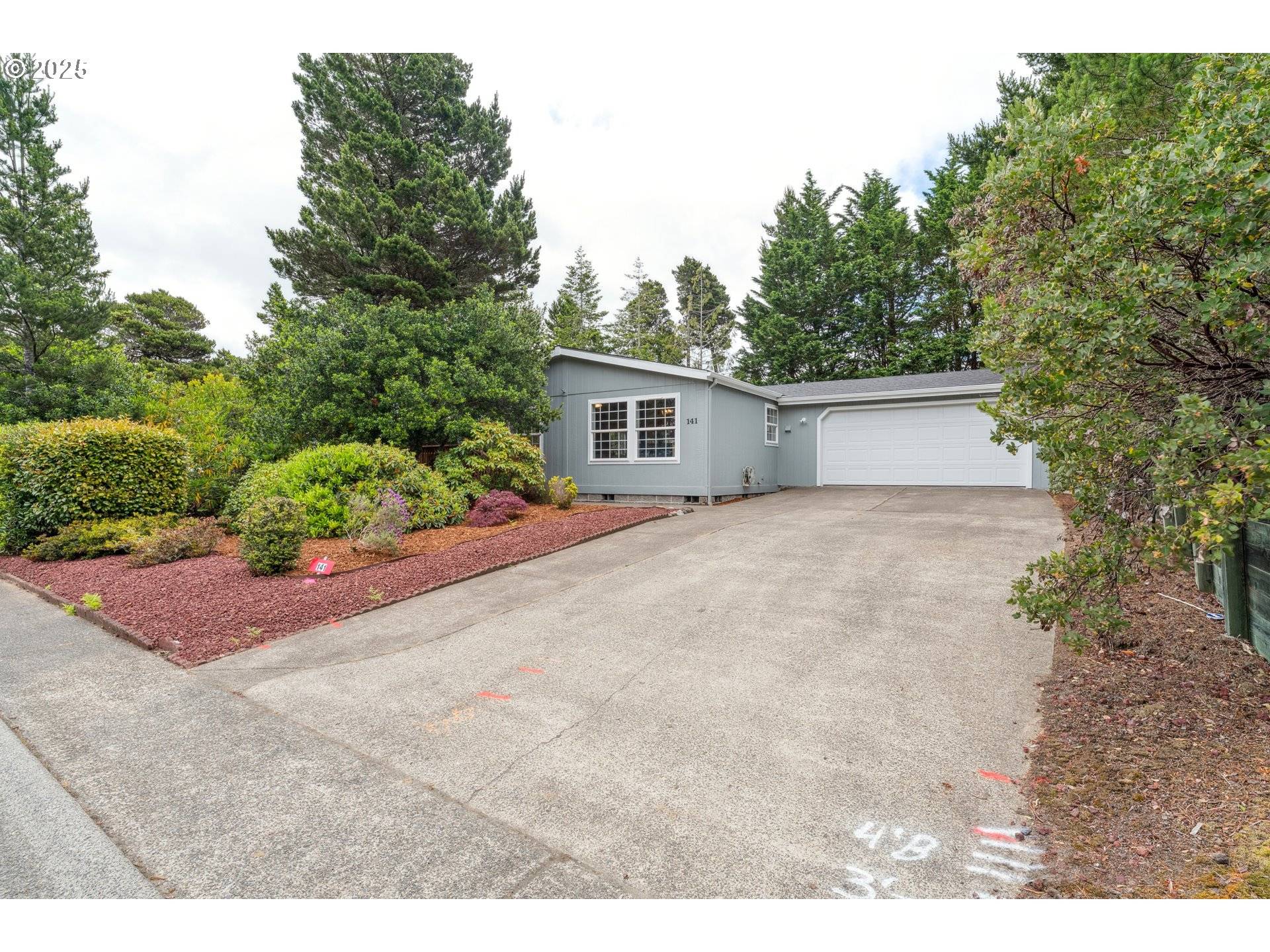 Florence, OR 97439,141 43RD WAY