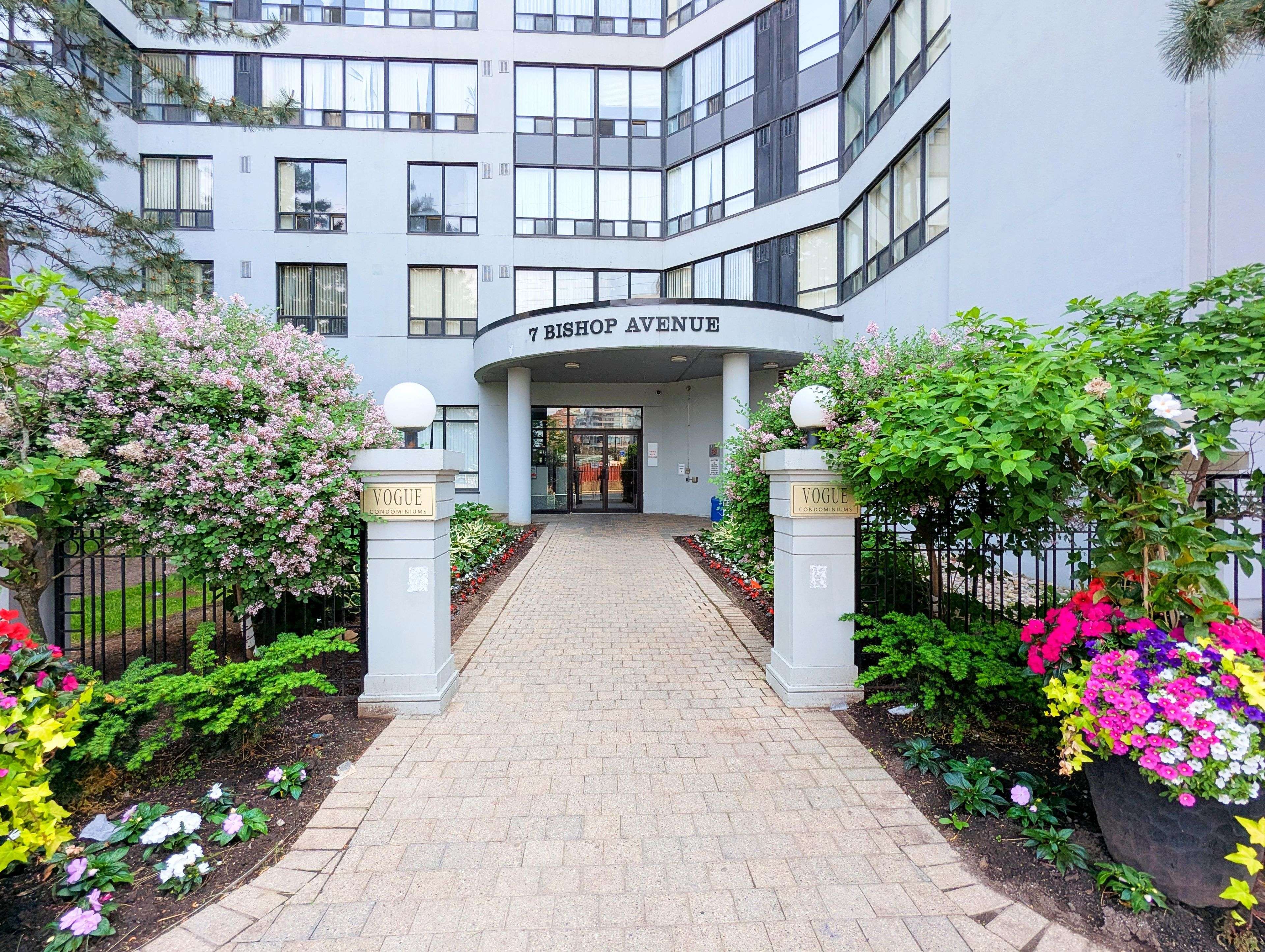 Toronto C14, ON M2M 4J4,7 Bishop AVE #2210
