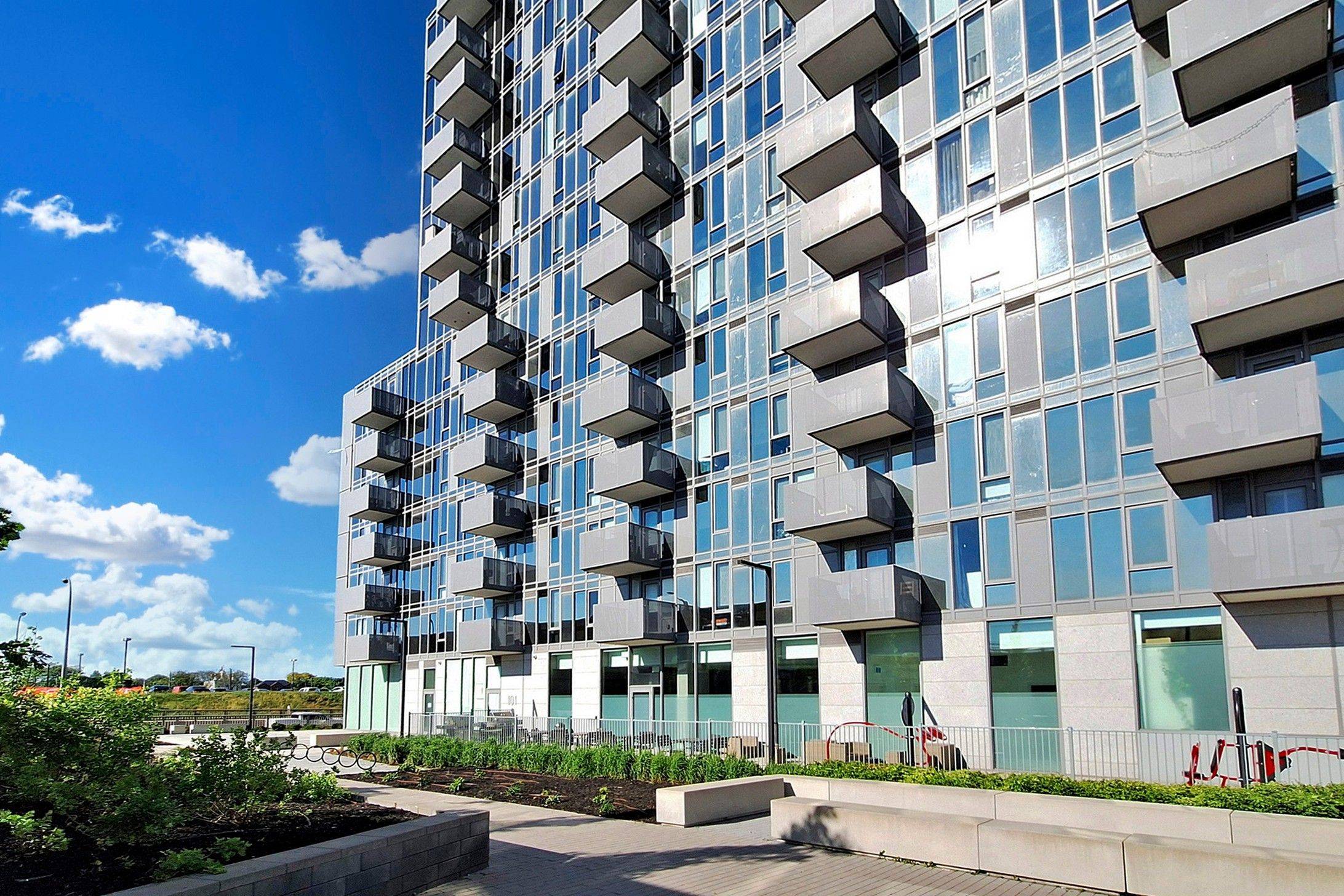 Toronto C06, ON M3H 0E2,38 Monte Kwinter CT #1315
