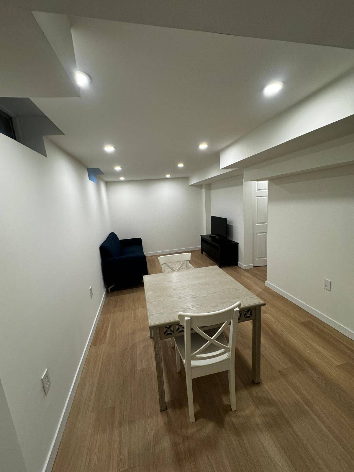 Aurora, ON L4G 6N7,51 Beechbrooke WAY #BSMT
