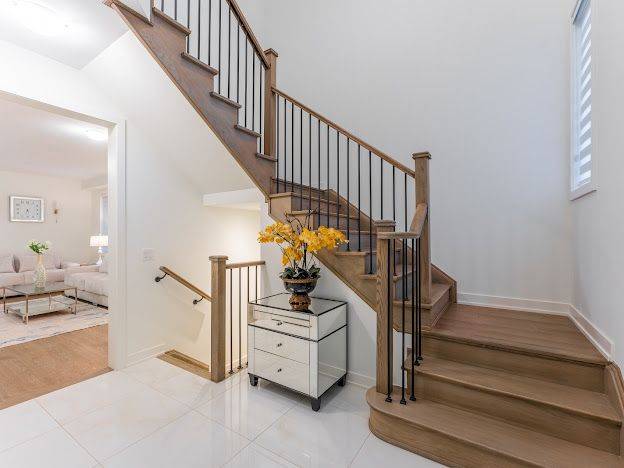 Hamilton, ON L8J 0M8,36 Shawbridge CT