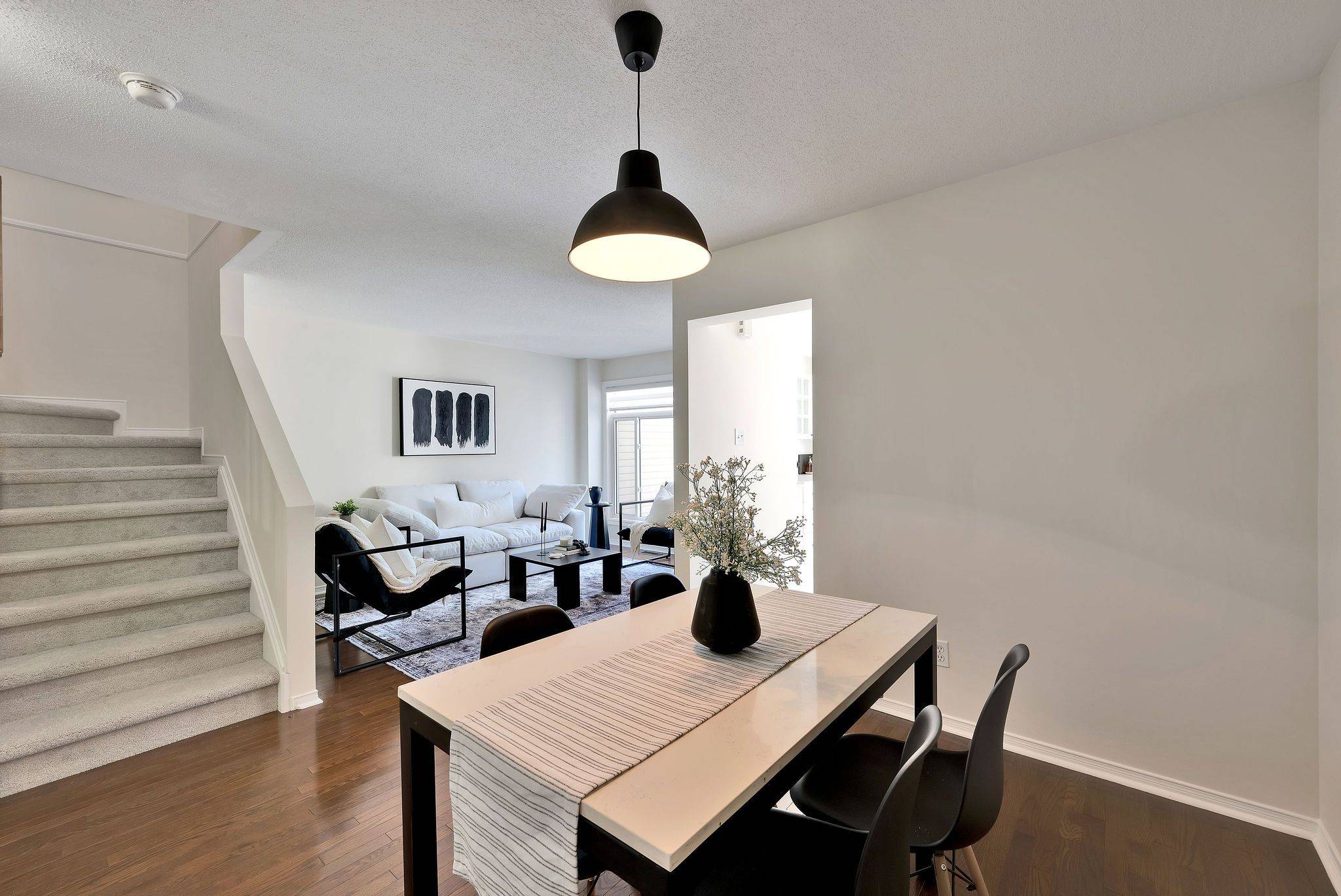 Kanata, ON K2M 2R8,21 Flowertree CRES