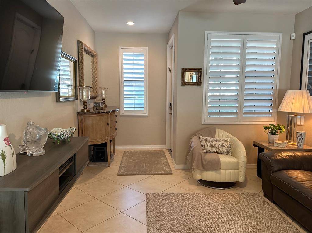 Delray Beach, FL 33484,[StreetName,UnitNumber,StreetNumber,StreetDirPrefix]