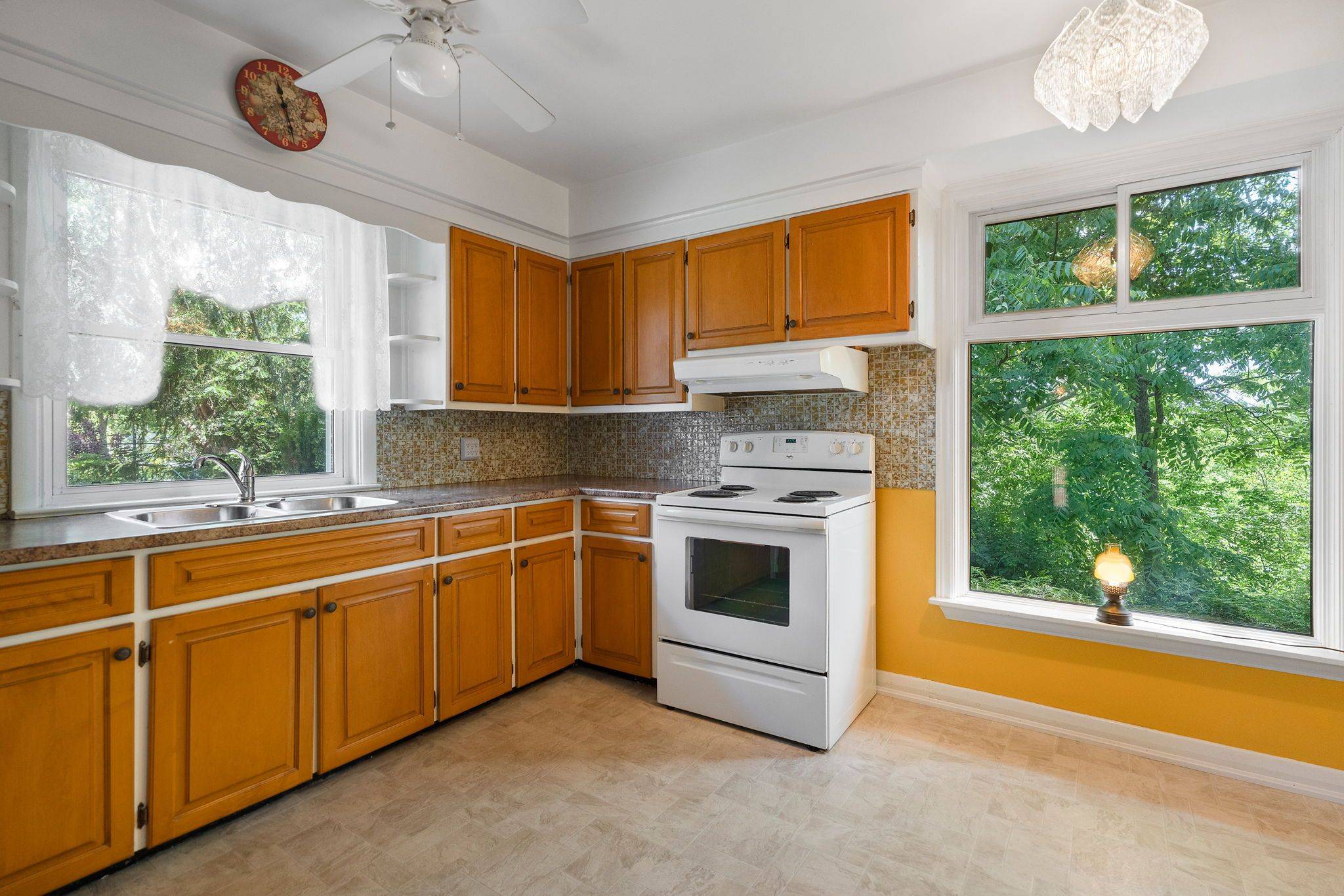 Hamilton, ON L8K 3T8,21 Beland CT