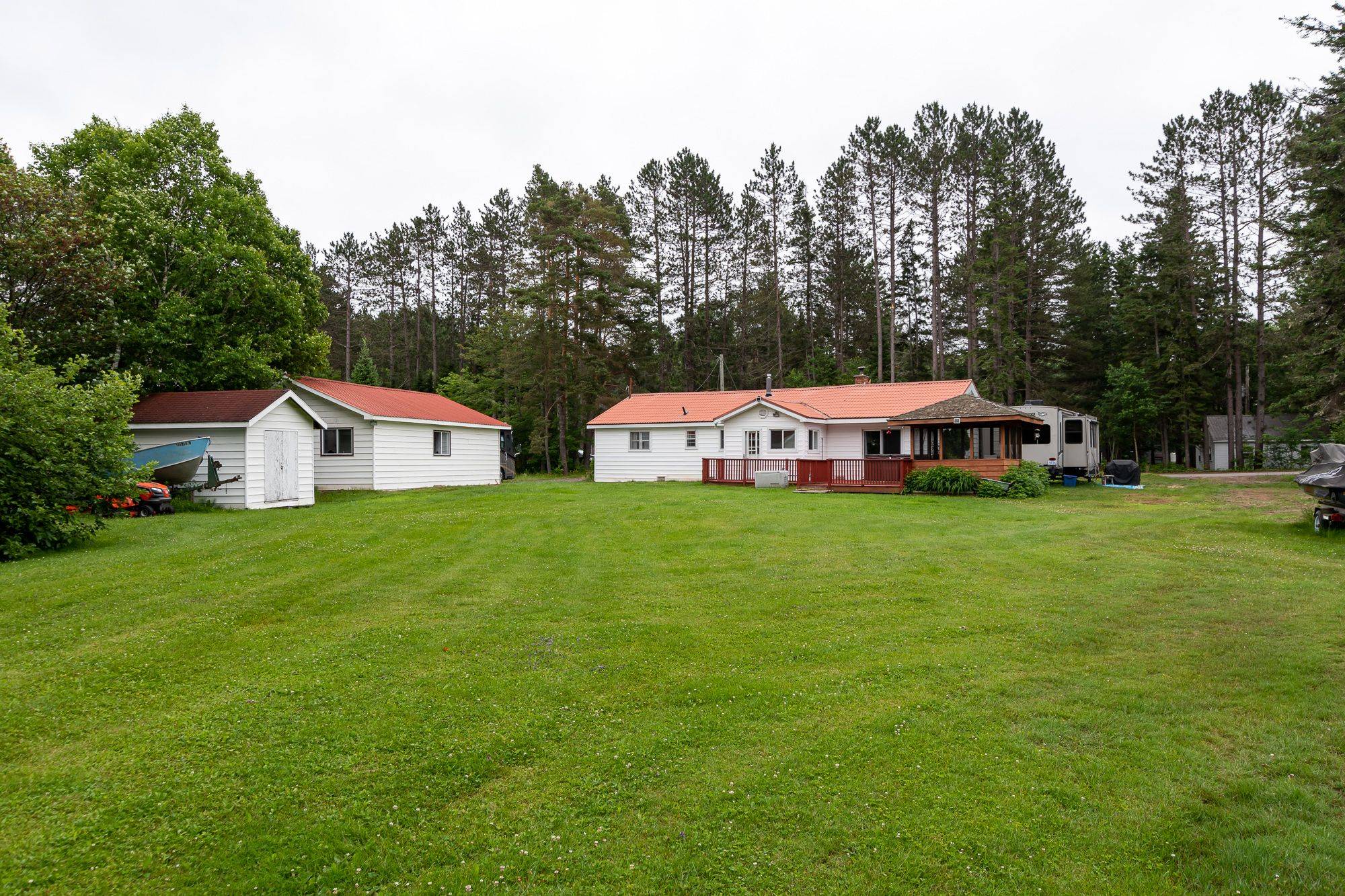 Huntsville, ON P1H 2J2,4242 Ravenscliffe RD