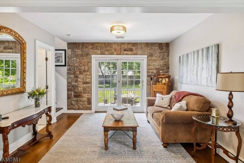 Ridgewood Village, NJ 07450,562 Barnett Pl