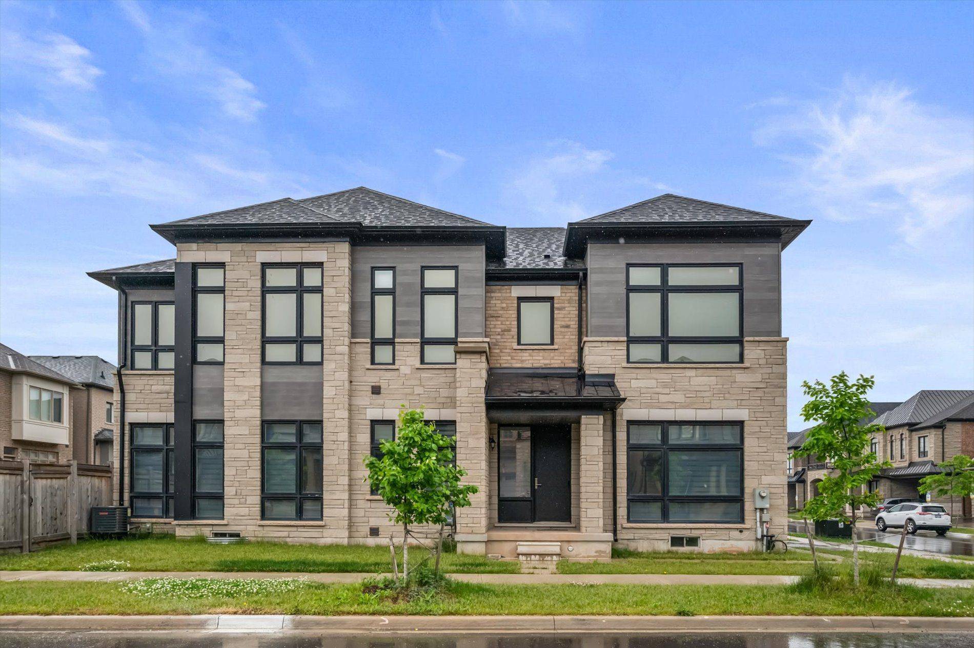 Oakville, ON L6M 4G3,2417 Edward Leaver TRL