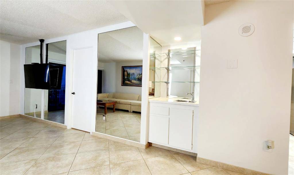 Hollywood, FL 33019,1201 S ocean #2007N