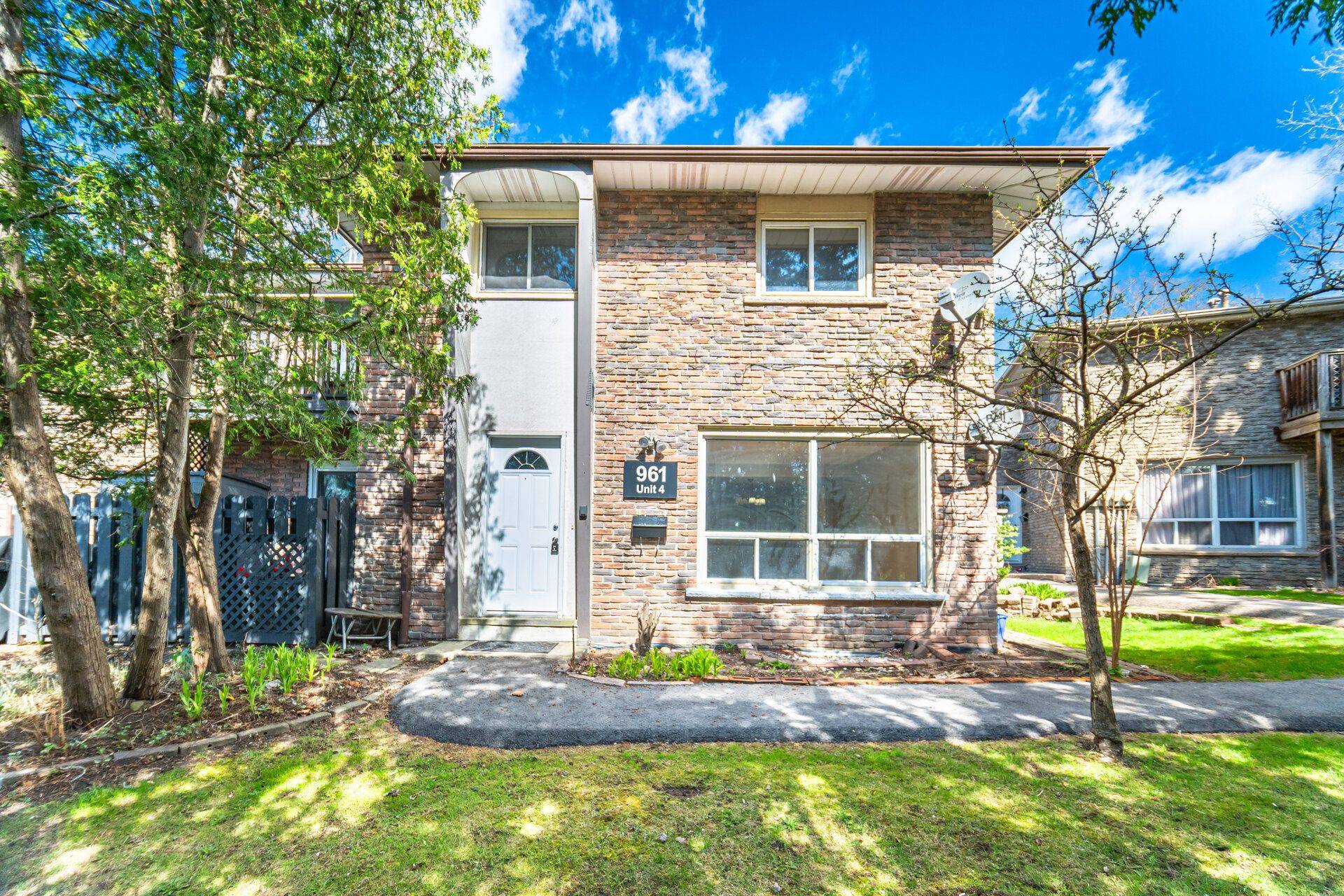 Burlington, ON L7T 3Z1,961 Francis RD #4